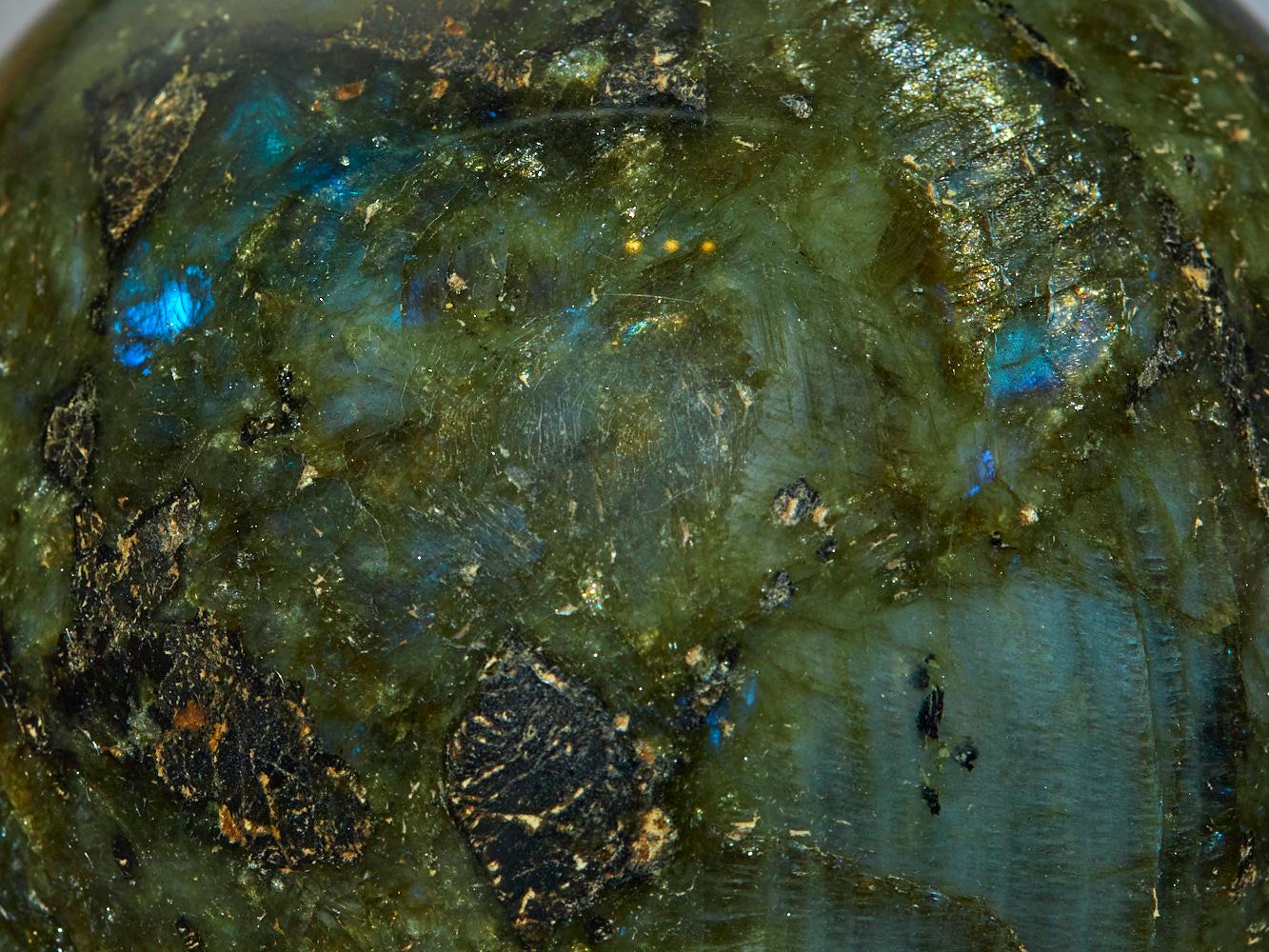 Una splendida sfera di labradorite in vendita 9