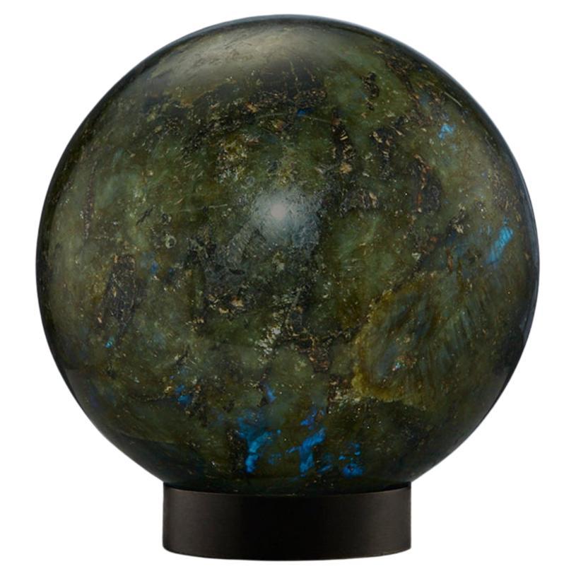 Una splendida sfera di labradorite