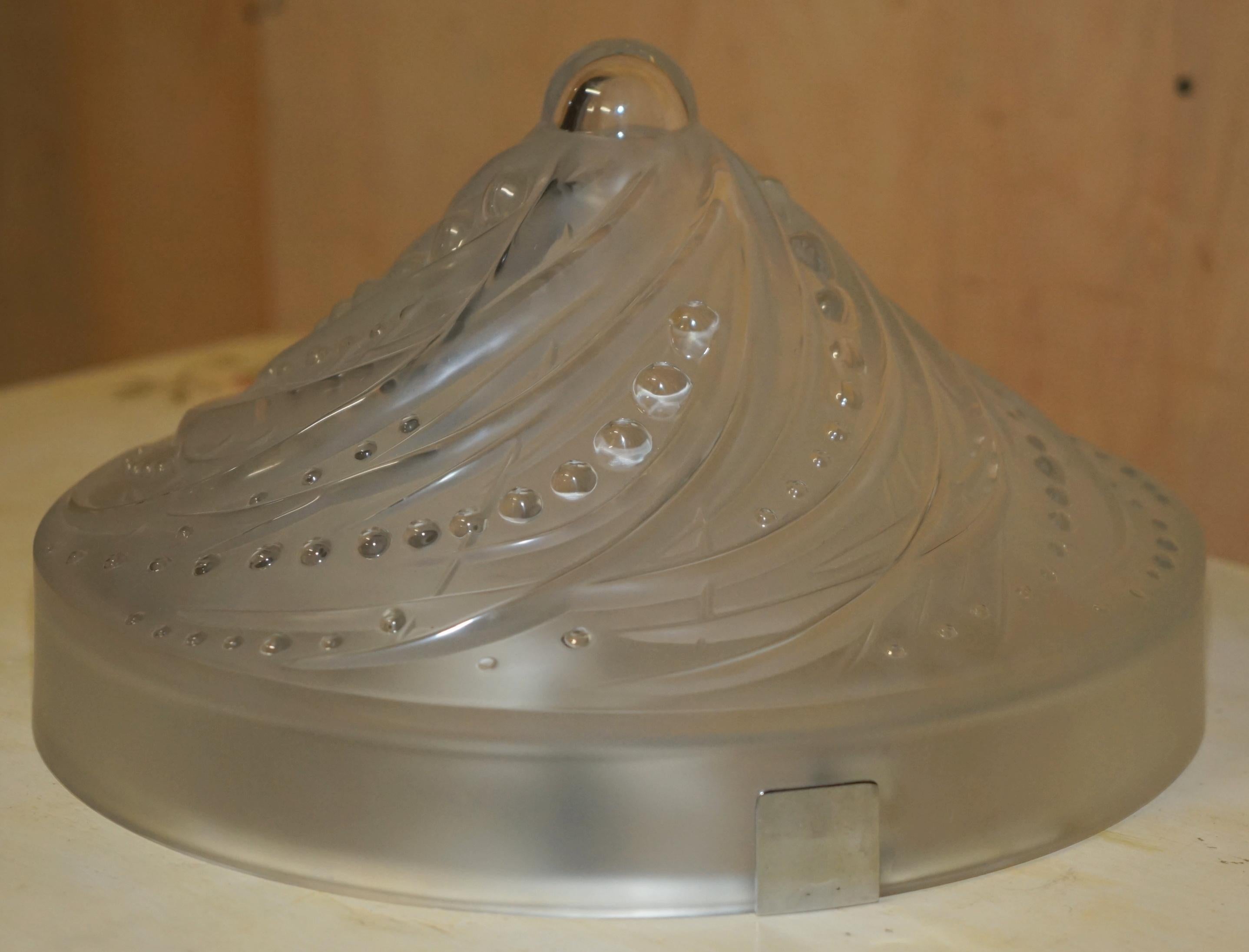 Cristal STUNNiNG LALIQUE CORALLINE CRYSTAL CEILING LIGHT BRAND NEW AND UNUSED en vente