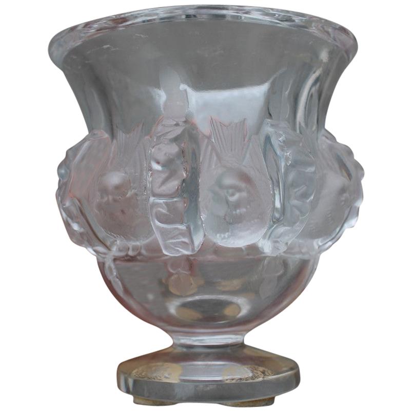 Superbe vase oiseau Dampierre en cristal Lalique conçu en 1948 par Marc Lalique en vente