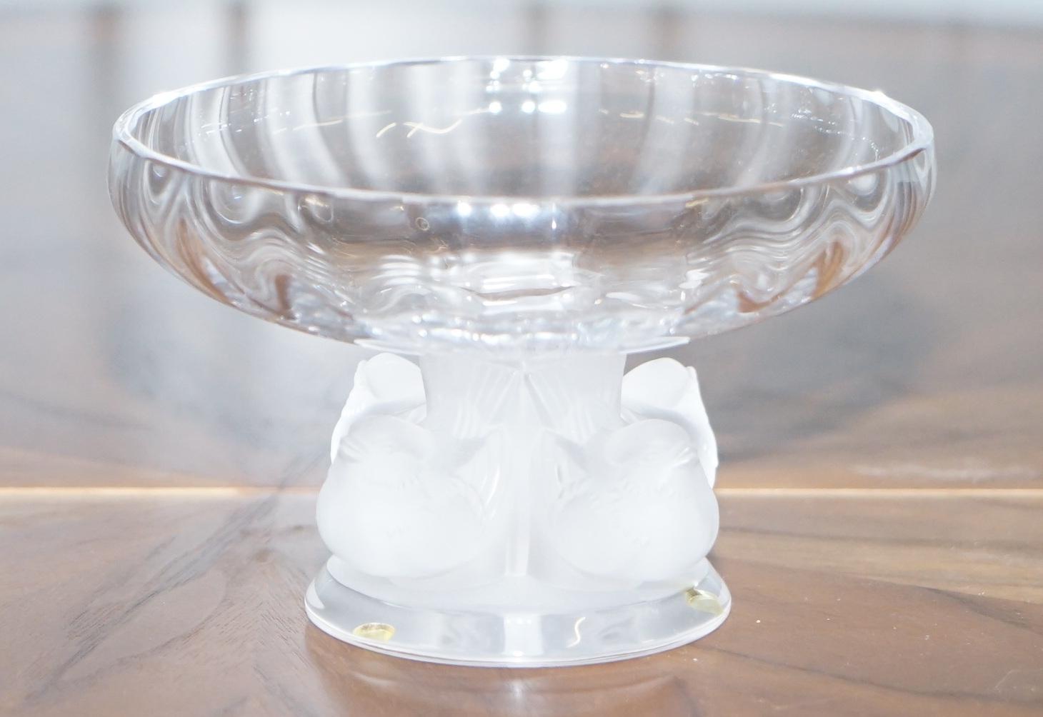 We are delighted to offer for sale this stunning Lalique Crystal Nogant bird bowl designed in 1966 by Marc Lalique

A very good looking and well made piece

Designed by Marc Lalique in 1966, this small bowl has become a Lalique classic. The