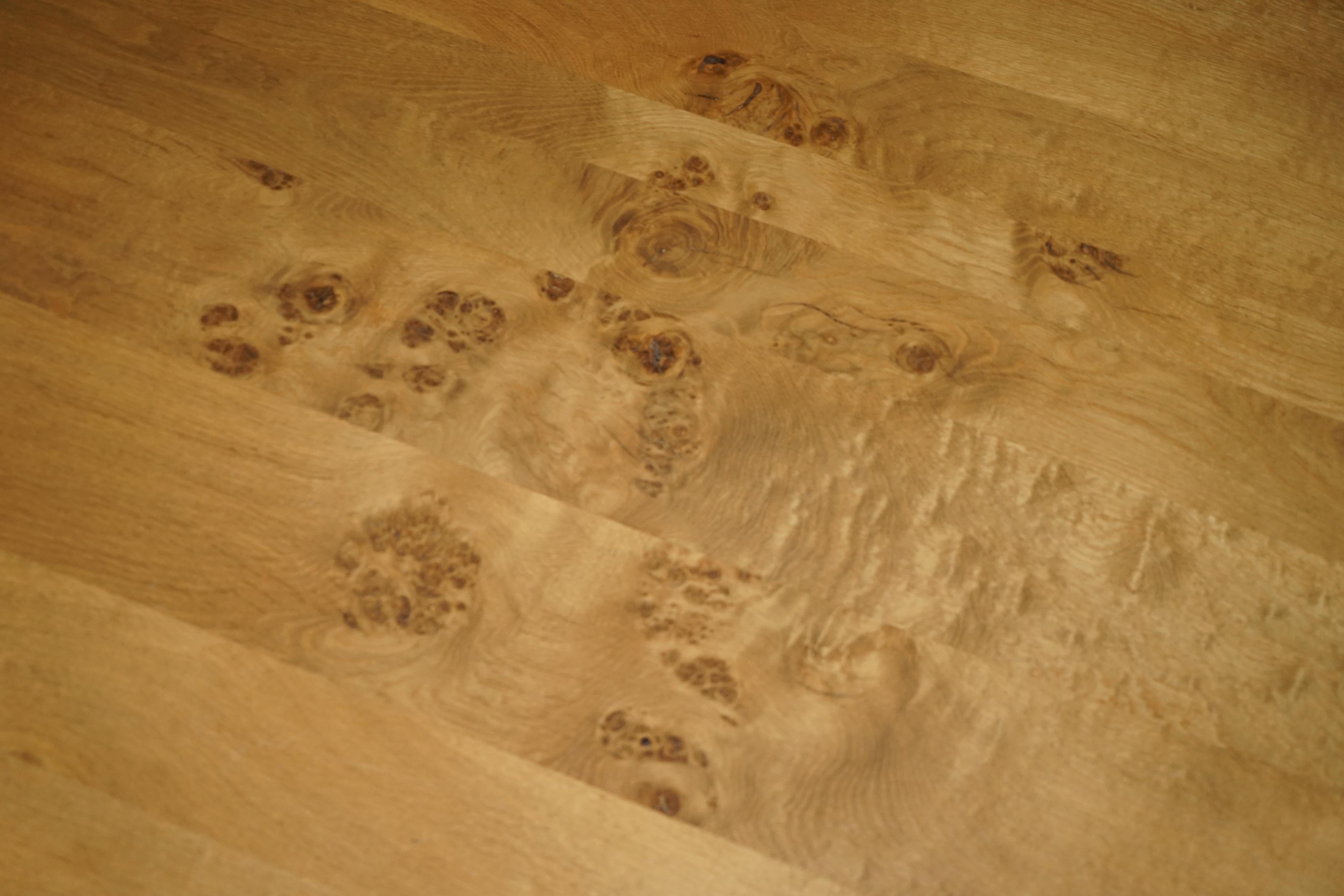 Fait main Grande table de salle à manger STUNNiNG 170 cm de large, à glissière POLLARD PIPPY BURR OAK ROUND en vente