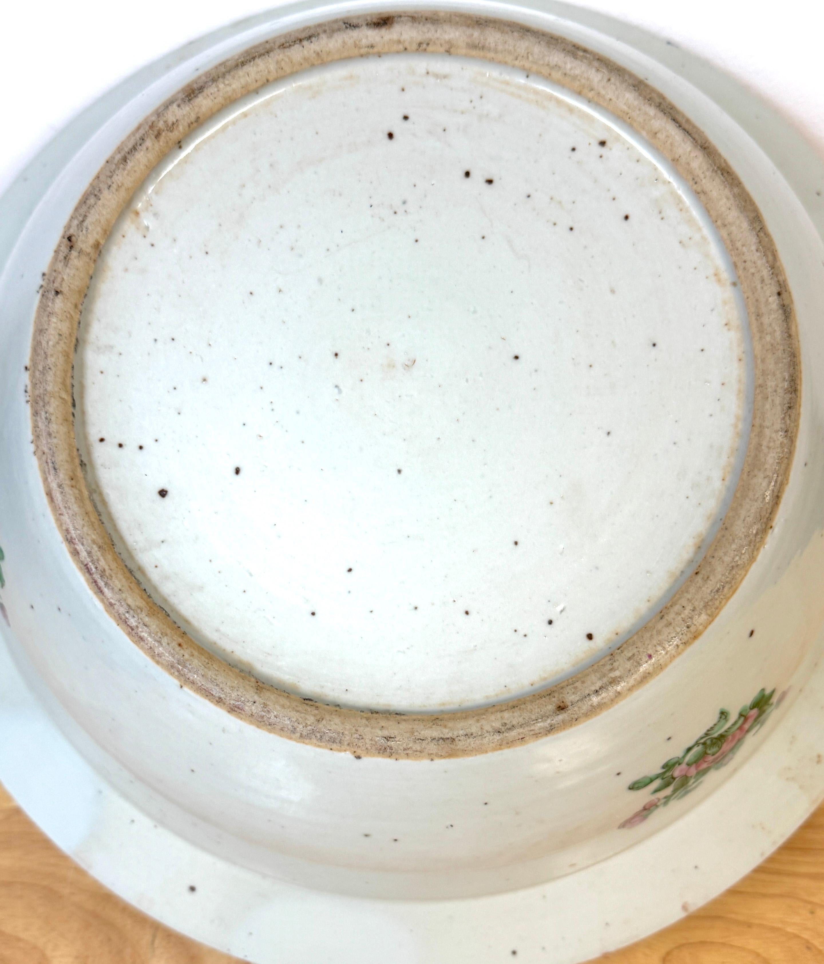 Stunning Large 19th Century Rose Medallion Rimed Bowl/Basin In Good Condition For Sale In West Palm Beach, FL