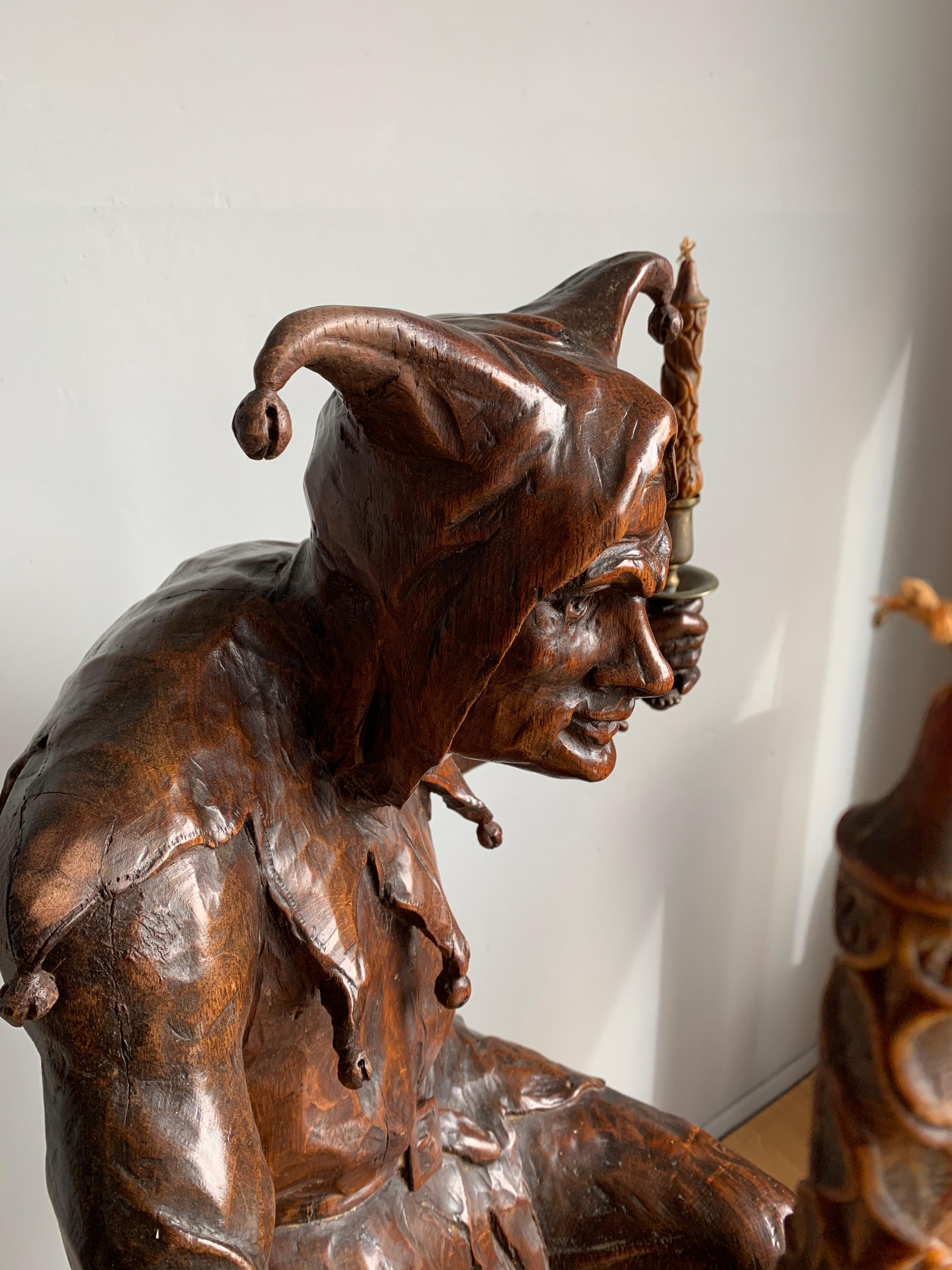 Stunning, Large and Hand Carved Renaissance Revival Court Jester Sculpture In Good Condition For Sale In Lisse, NL