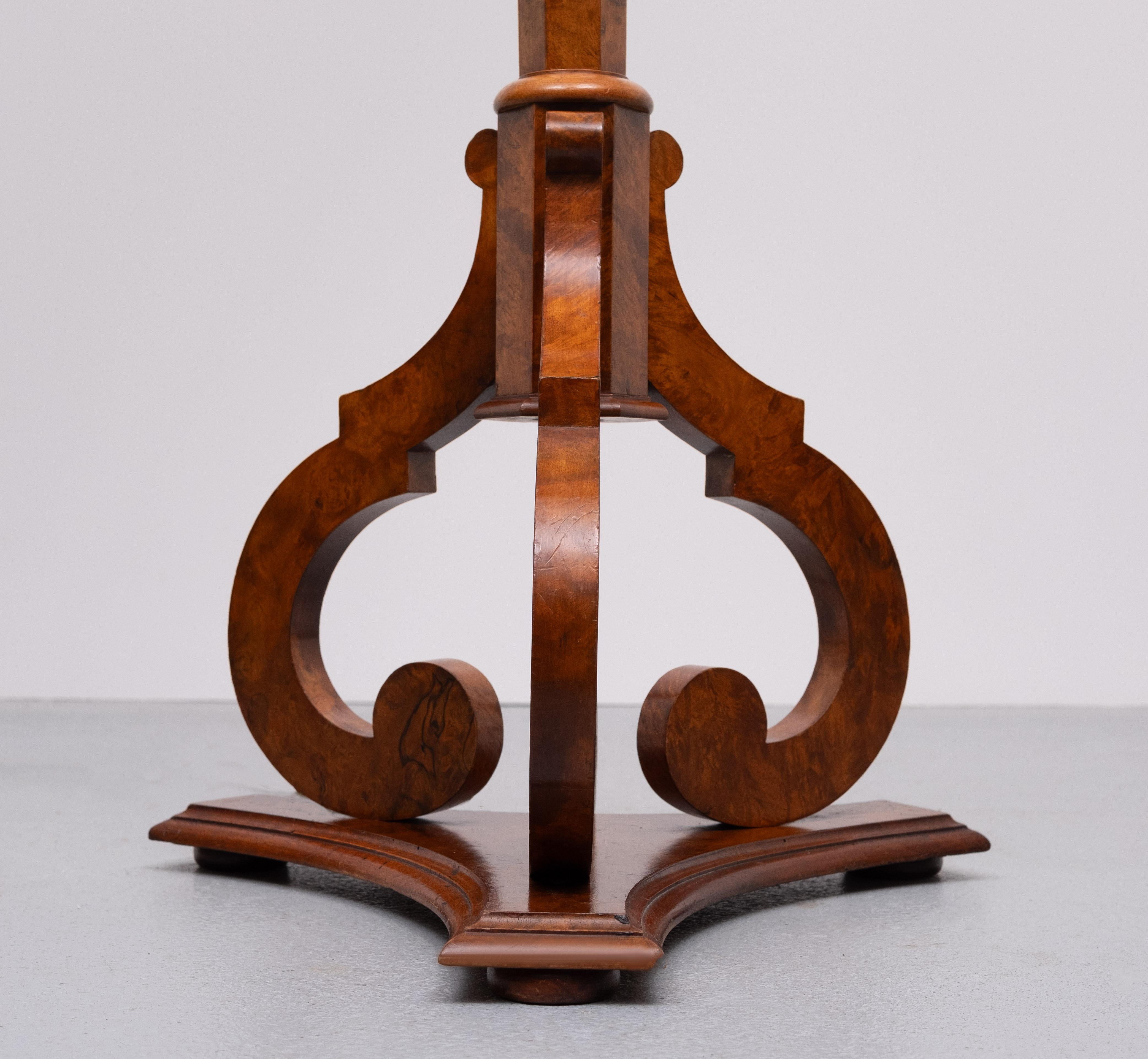 Stunning impressive Burl wood floor lamp . Unique piece .
love the curves  on the base . Professional restored  . 
Very good condition . Pull down switch . Large E 27 bulb needed .
comes with the perfect matching  Shade .