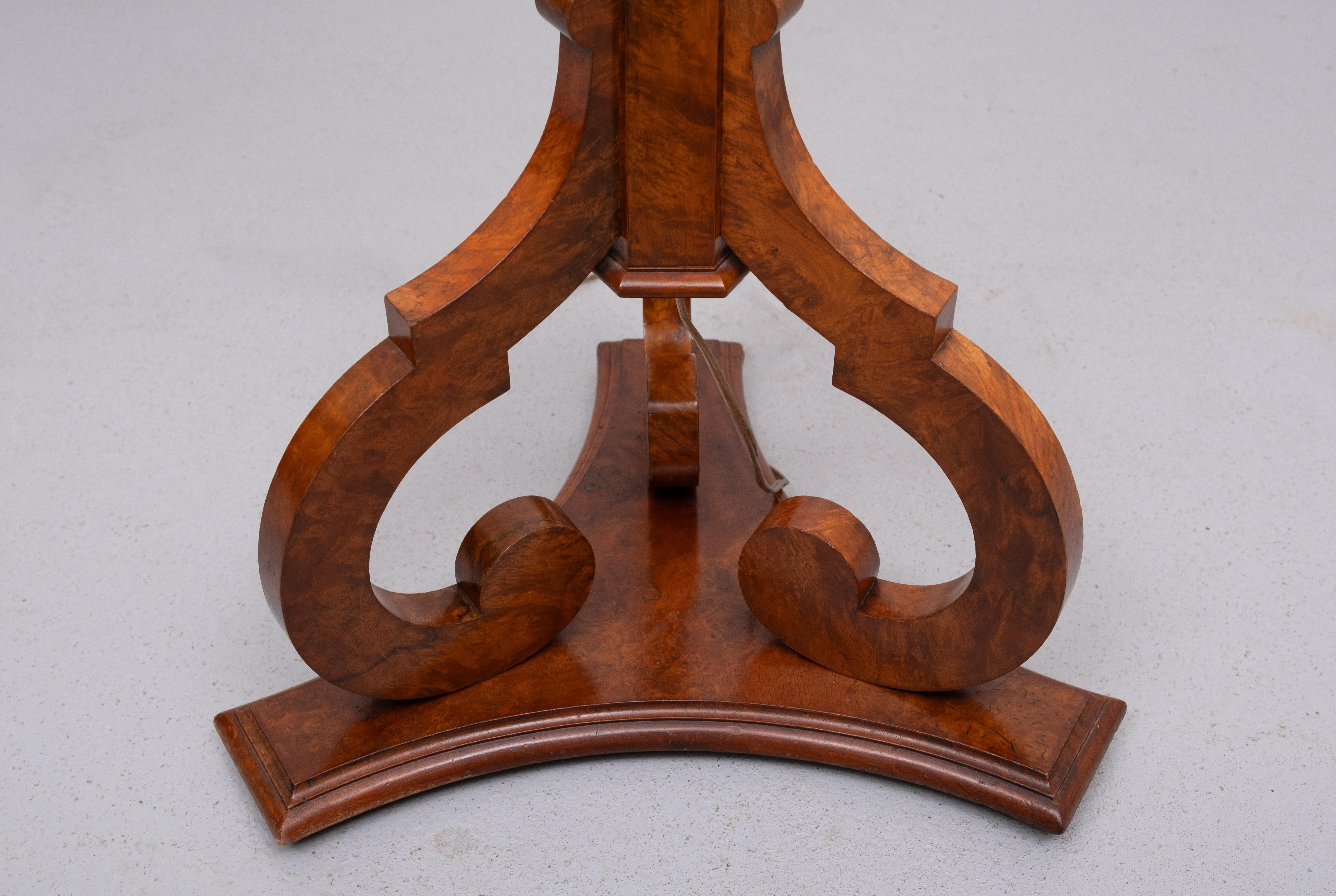 Stunning large Antique Biedermeier  Burl floor lamp . Germany In Good Condition For Sale In Den Haag, NL