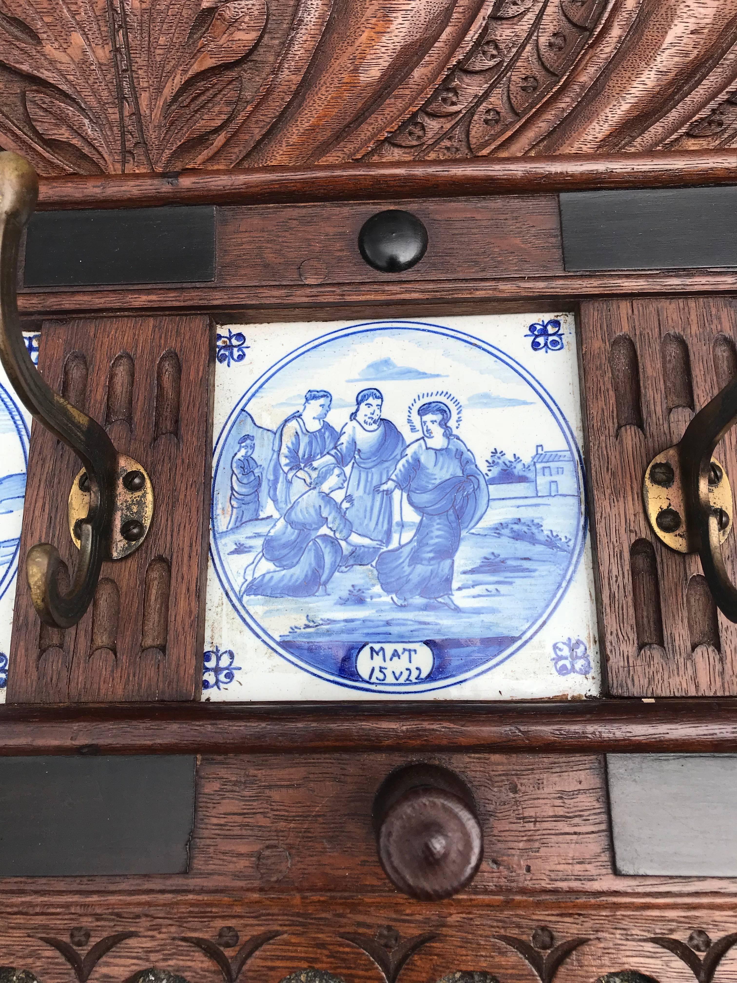 Stunning Large Antique Wall Coat Rack & Shelf w. Delft Blue Biblical Scene Tiles In Excellent Condition In Lisse, NL