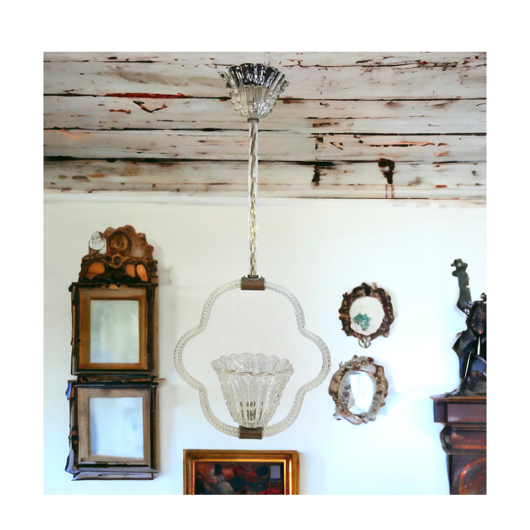 A petite hand blown Italian Barovier & Toso pendant light with glass covered brass fittings. Clear ribbed glass elements. The Fixture requires one European E27 / 110 Volt Edison bulb, up to 100 watts. A nice addition to any room. Found at an Estate