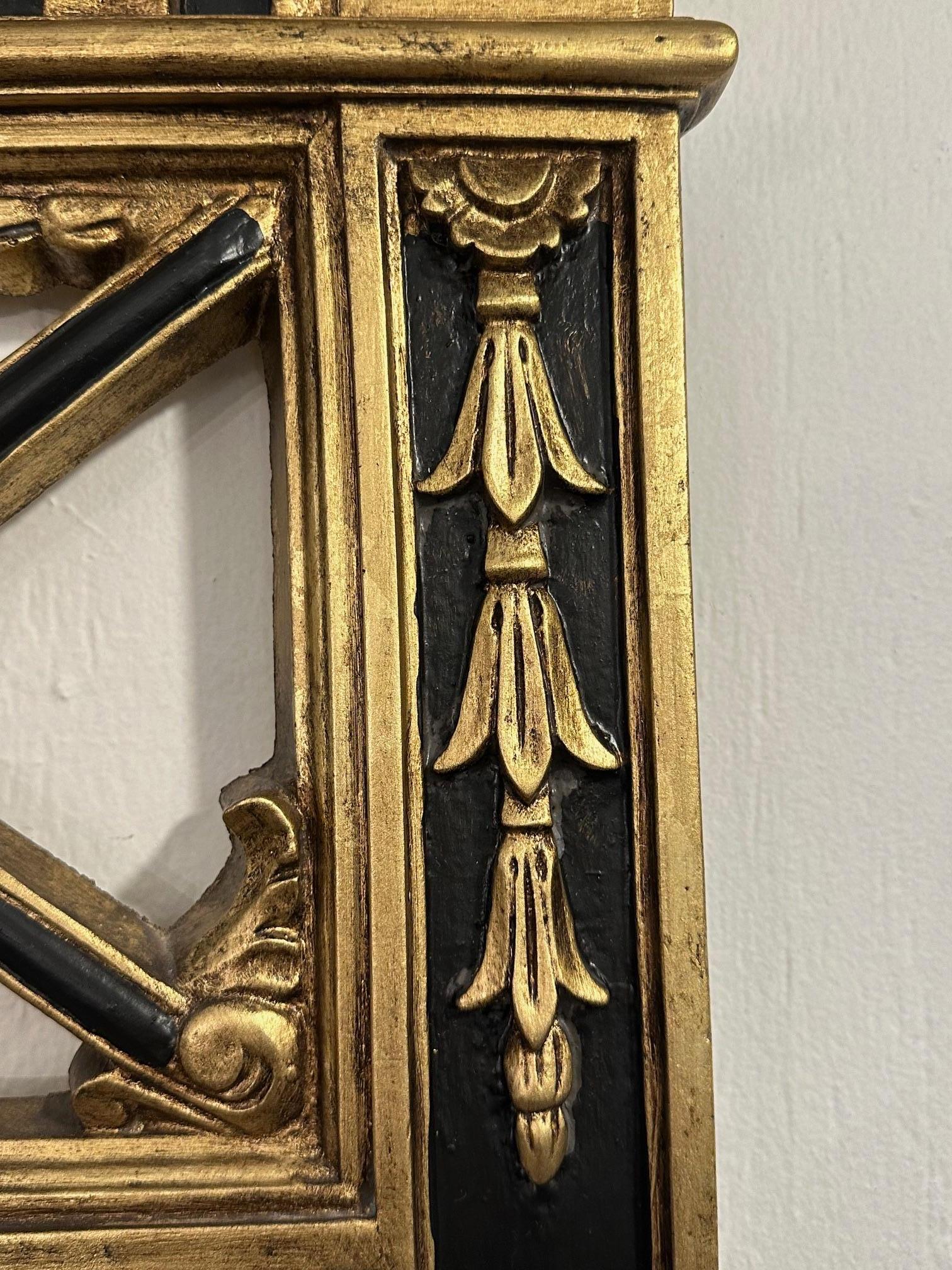 Atemberaubender großer schwarz-goldener Wandspiegel im neoklassischen Stil (Neoklassisch) im Angebot