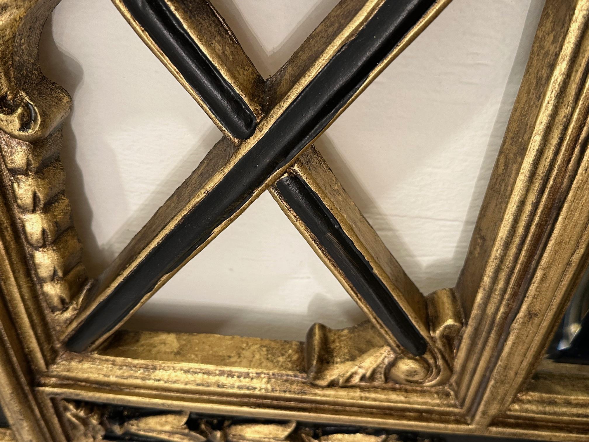 Atemberaubender großer schwarz-goldener Wandspiegel im neoklassischen Stil im Zustand „Gut“ im Angebot in Hopewell, NJ