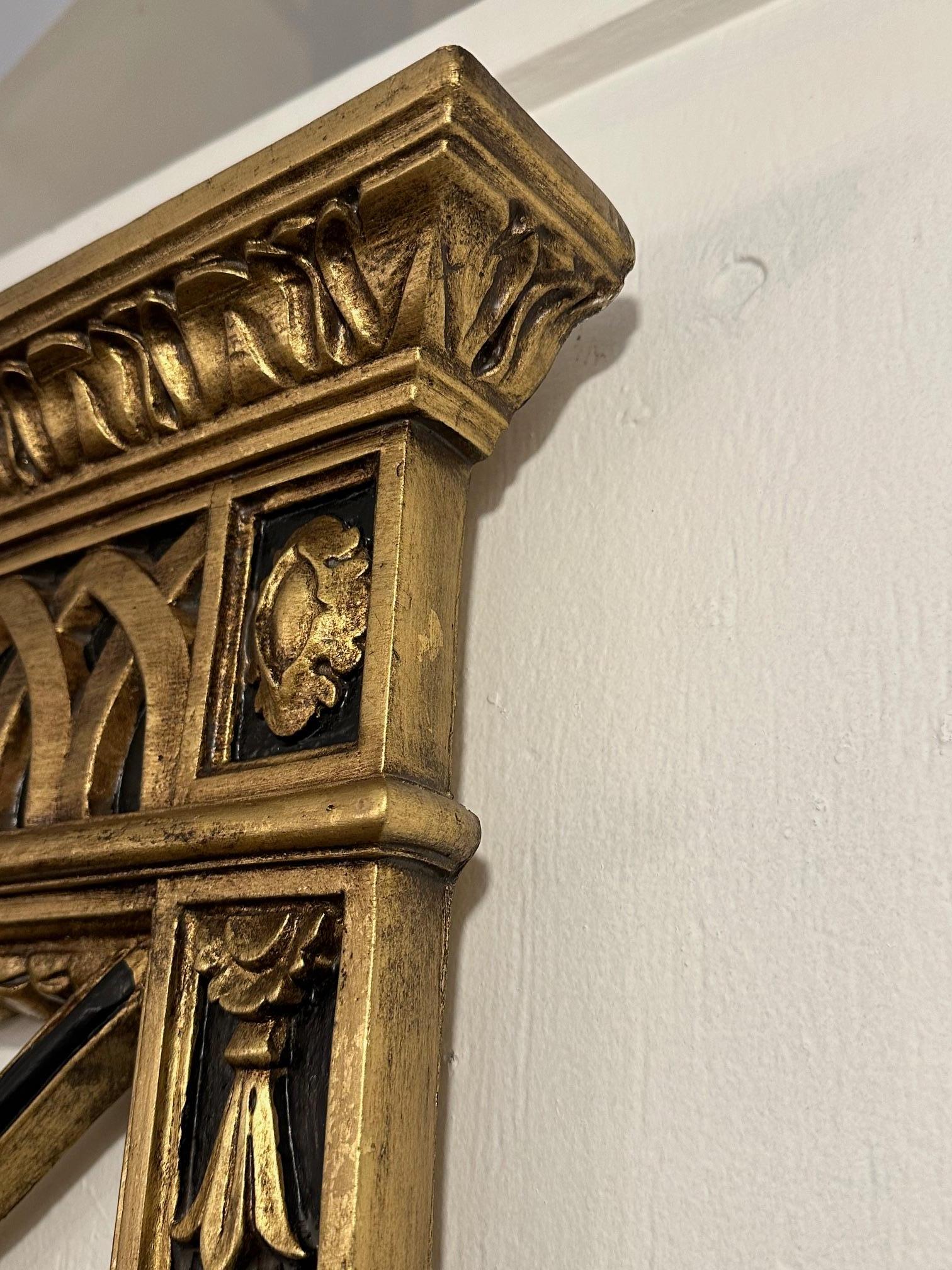 Atemberaubender großer schwarz-goldener Wandspiegel im neoklassischen Stil (Spiegel) im Angebot