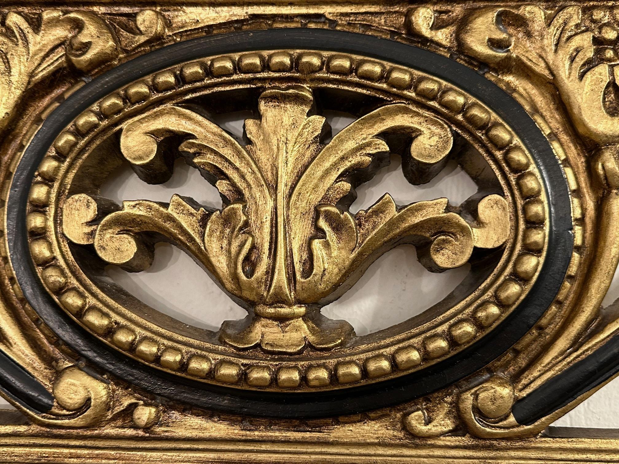 Atemberaubender großer schwarz-goldener Wandspiegel im neoklassischen Stil im Angebot 2