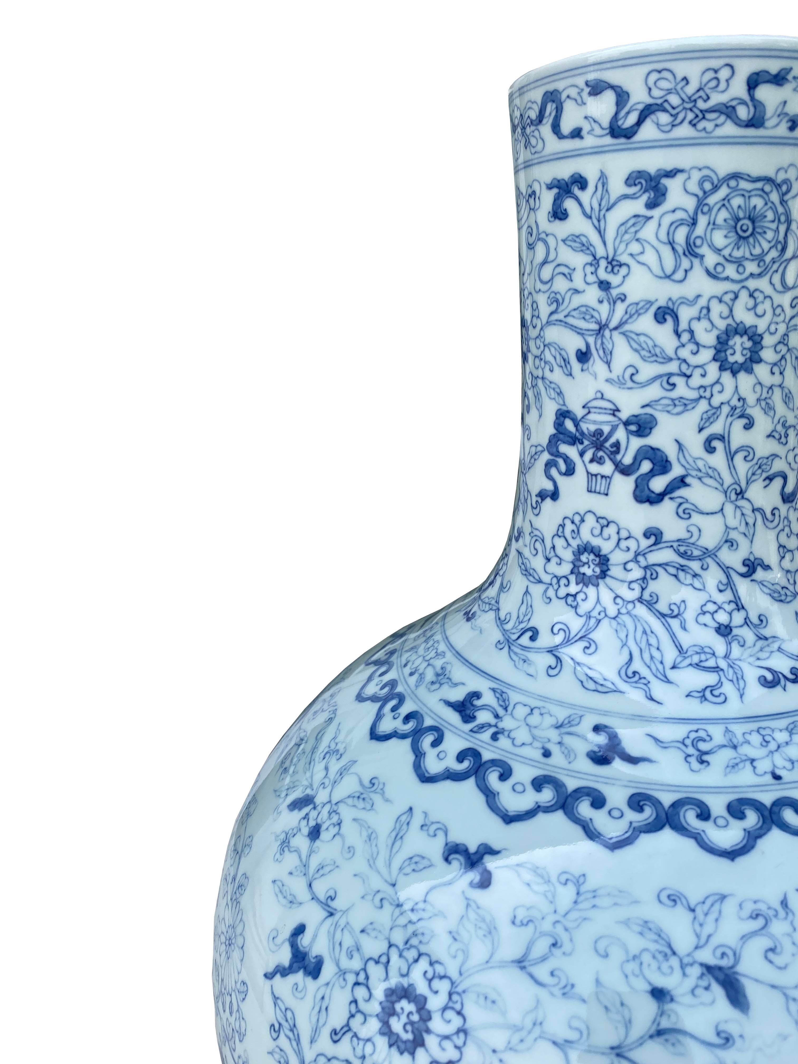 Stunning Large Blue & White Vase - From the Collection of Ann & Gordon Getty In Good Condition For Sale In Scottsdale, AZ