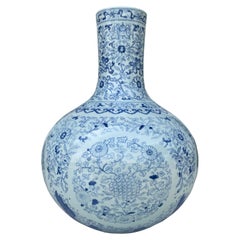 Superbe vase bleu et blanc de la collection d'Ann & Gordon Getty