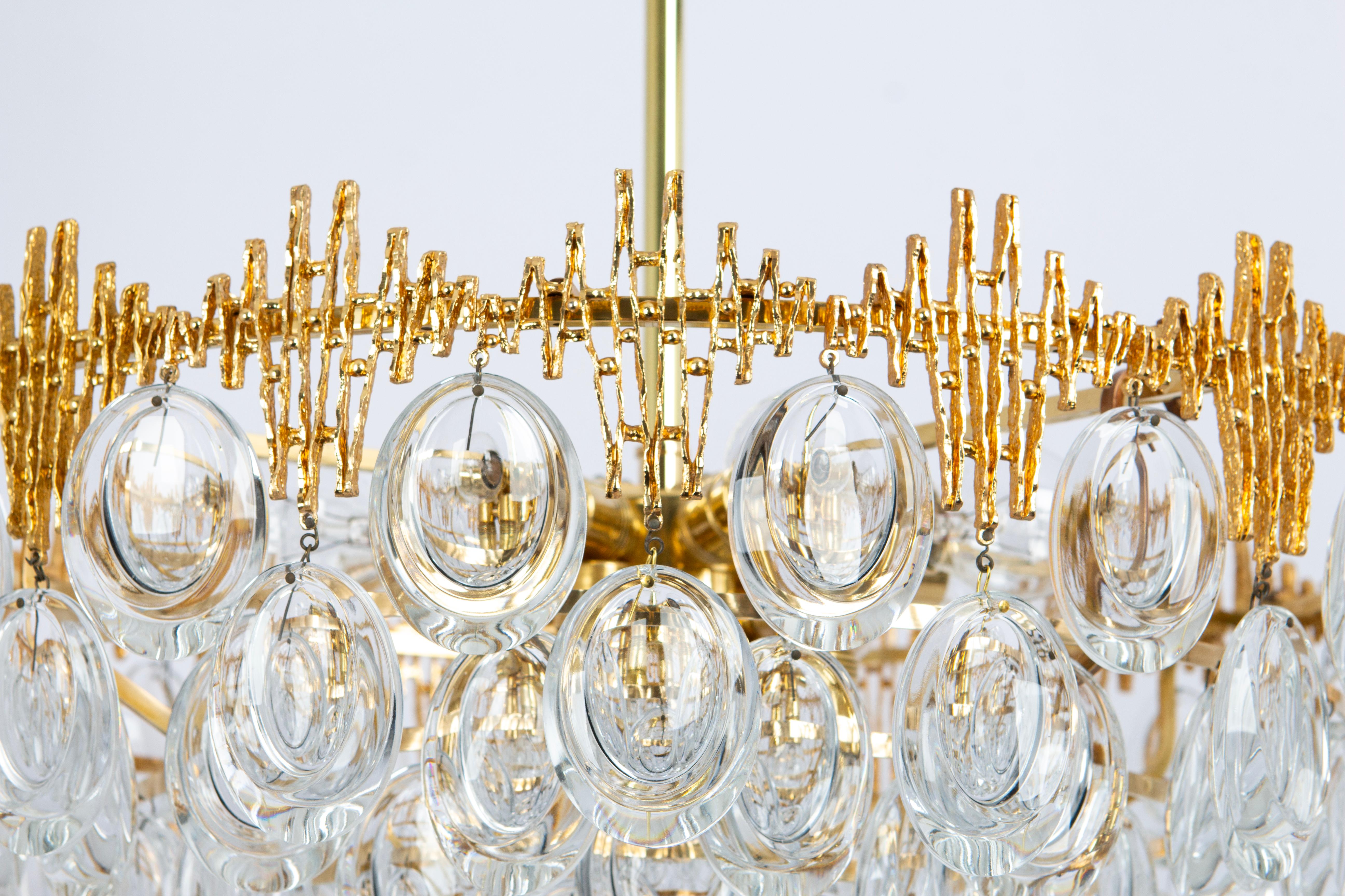 Stunning Large Brass and Crystal Chandelier, by Palwa, Germany, 1970s In Good Condition For Sale In Aachen, NRW