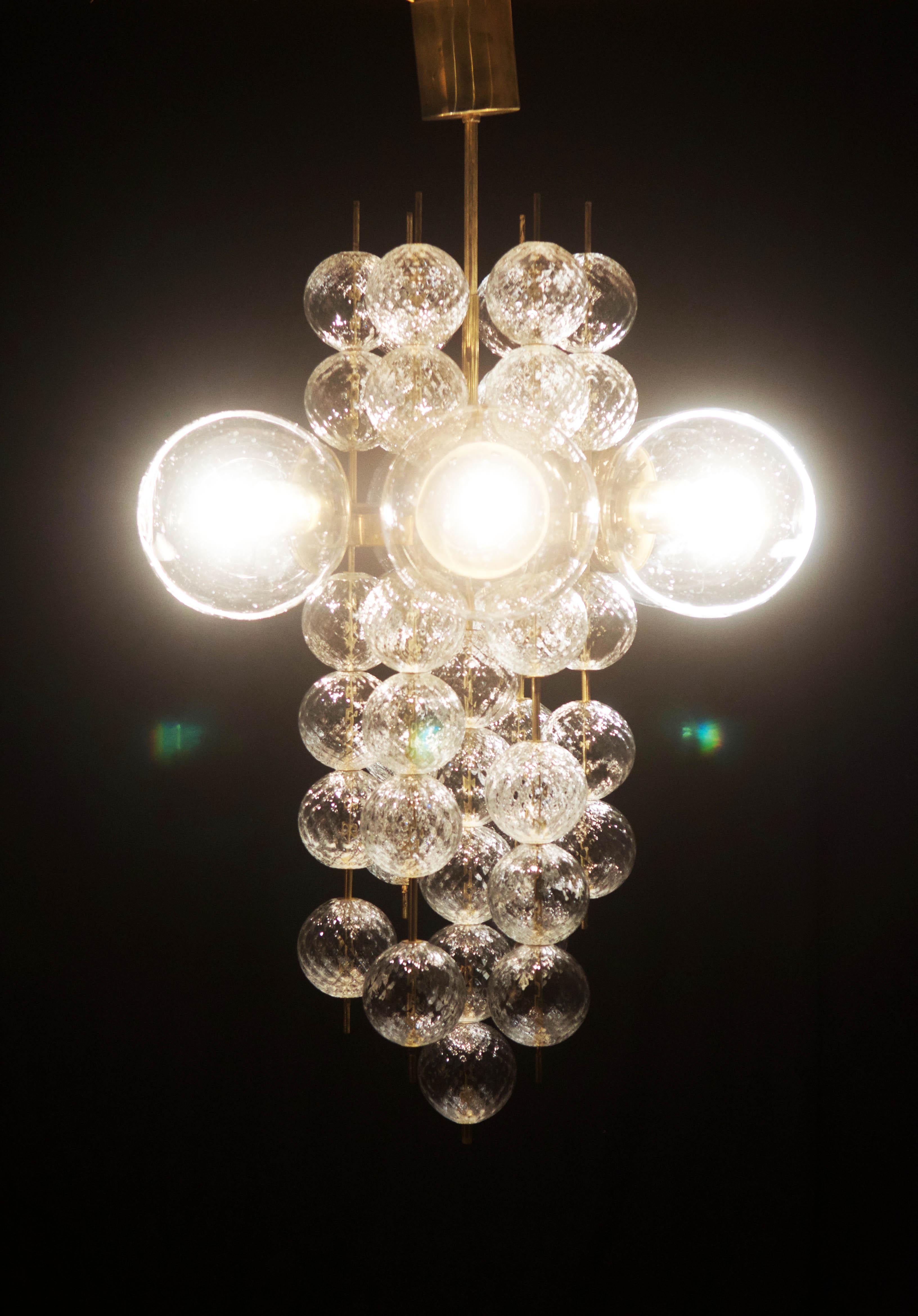 Stunning Large Brass Chandelier with Crystal Globes In Good Condition In Vienna, AT