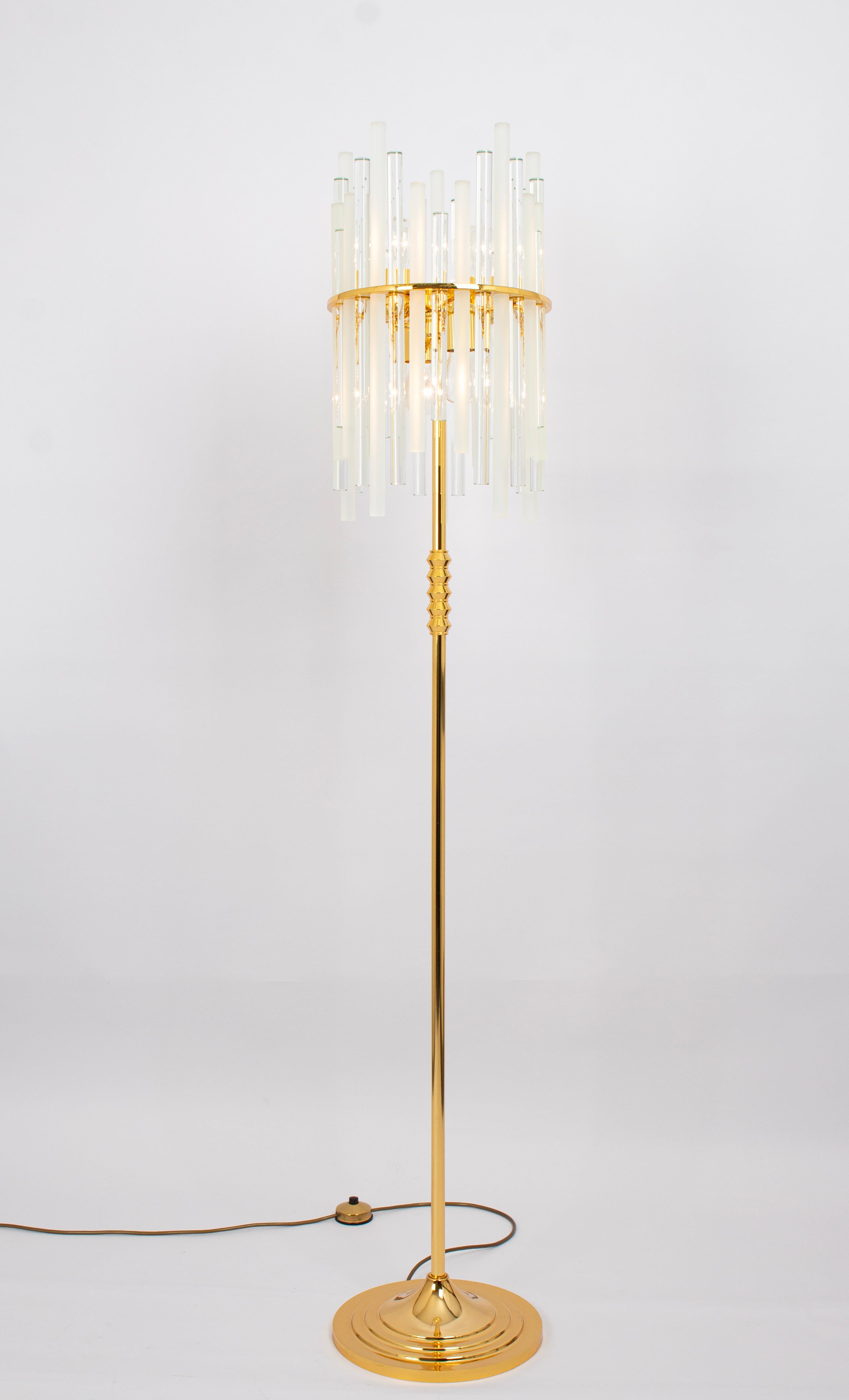 Stupenda grande lampada da terra in ottone con aste di cristallo di C.Palme , Germania, anni '70 in vendita 3