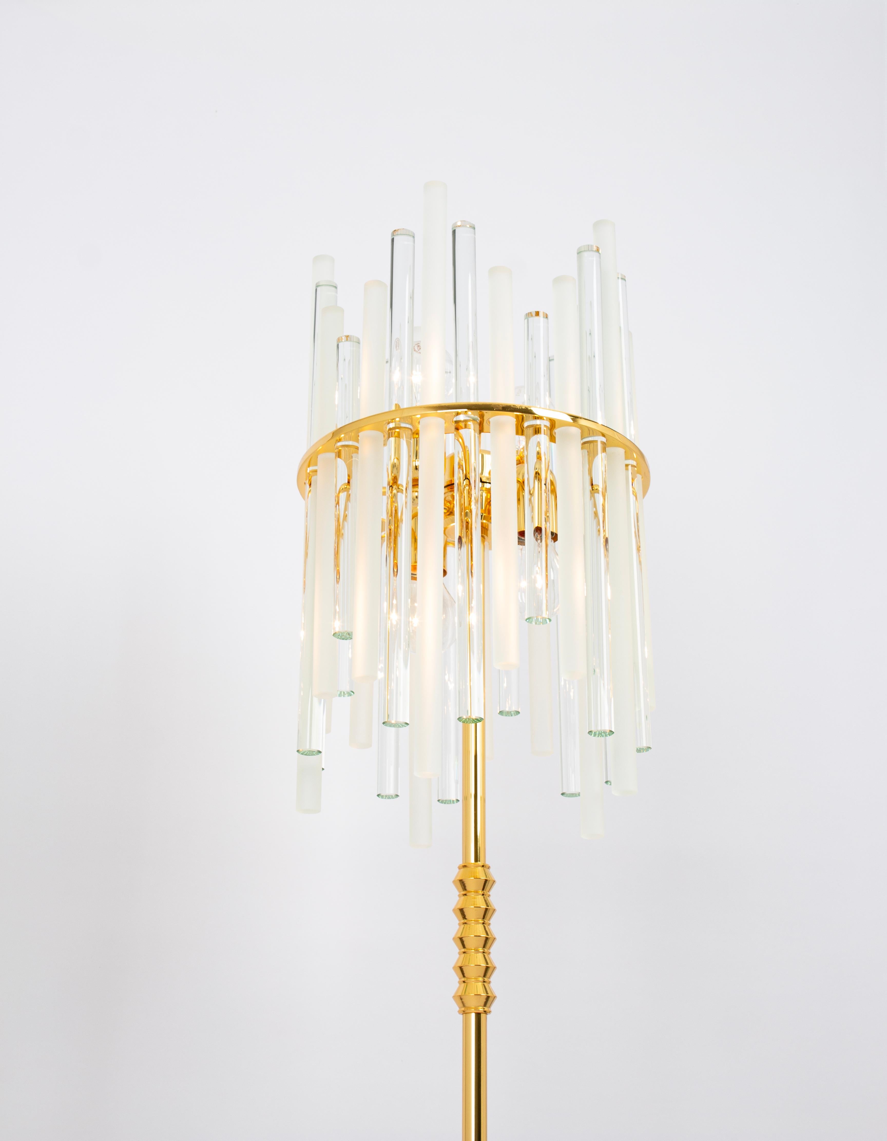Stupenda grande lampada da terra in ottone con aste di cristallo di C.Palme , Germania, anni '70 in vendita 4