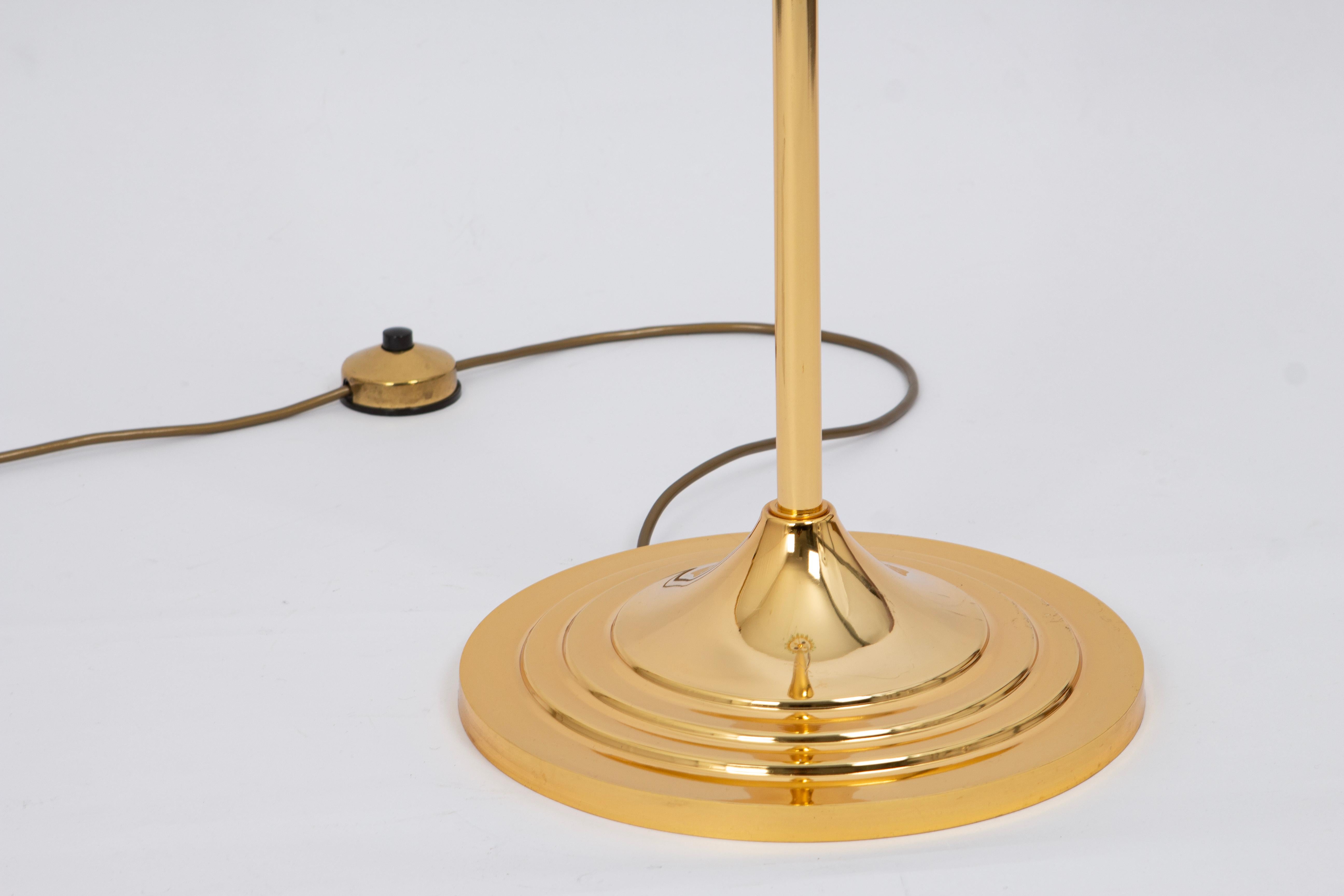 Mid-Century moderno Stupenda grande lampada da terra in ottone con aste di cristallo di C.Palme , Germania, anni '70 in vendita