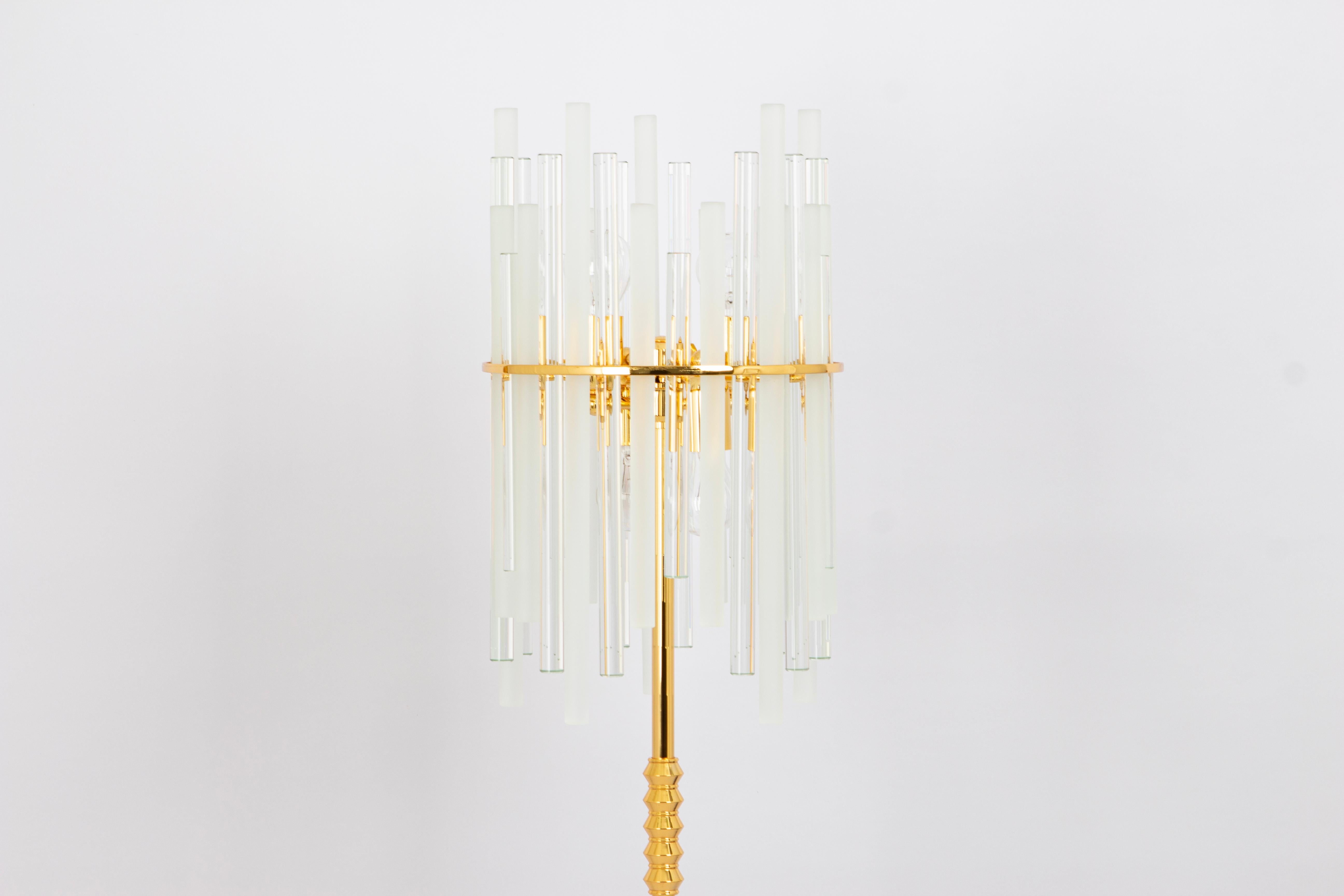 Stupenda grande lampada da terra in ottone con aste di cristallo di C.Palme , Germania, anni '70 In condizioni buone in vendita a Aachen, NRW