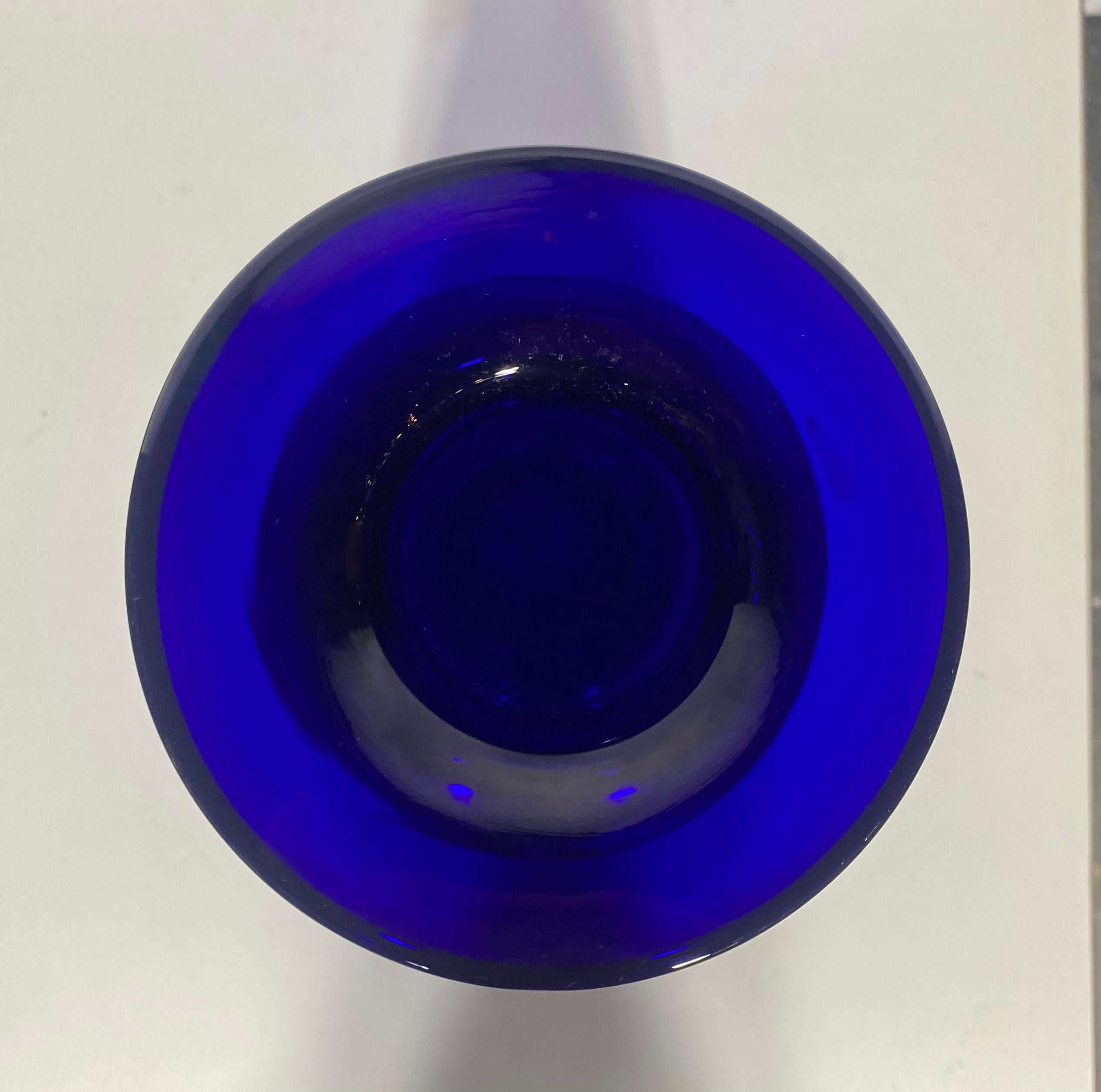 Milieu du XXe siècle Superbe grand vase bleu cobalt d'Otto Brauer, Holmegaard / Danemark en vente