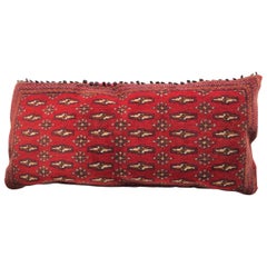 Stupendo cuscino personalizzato di grandi dimensioni ricavato da un tappeto berbero vintage in lana rivestito a mano
