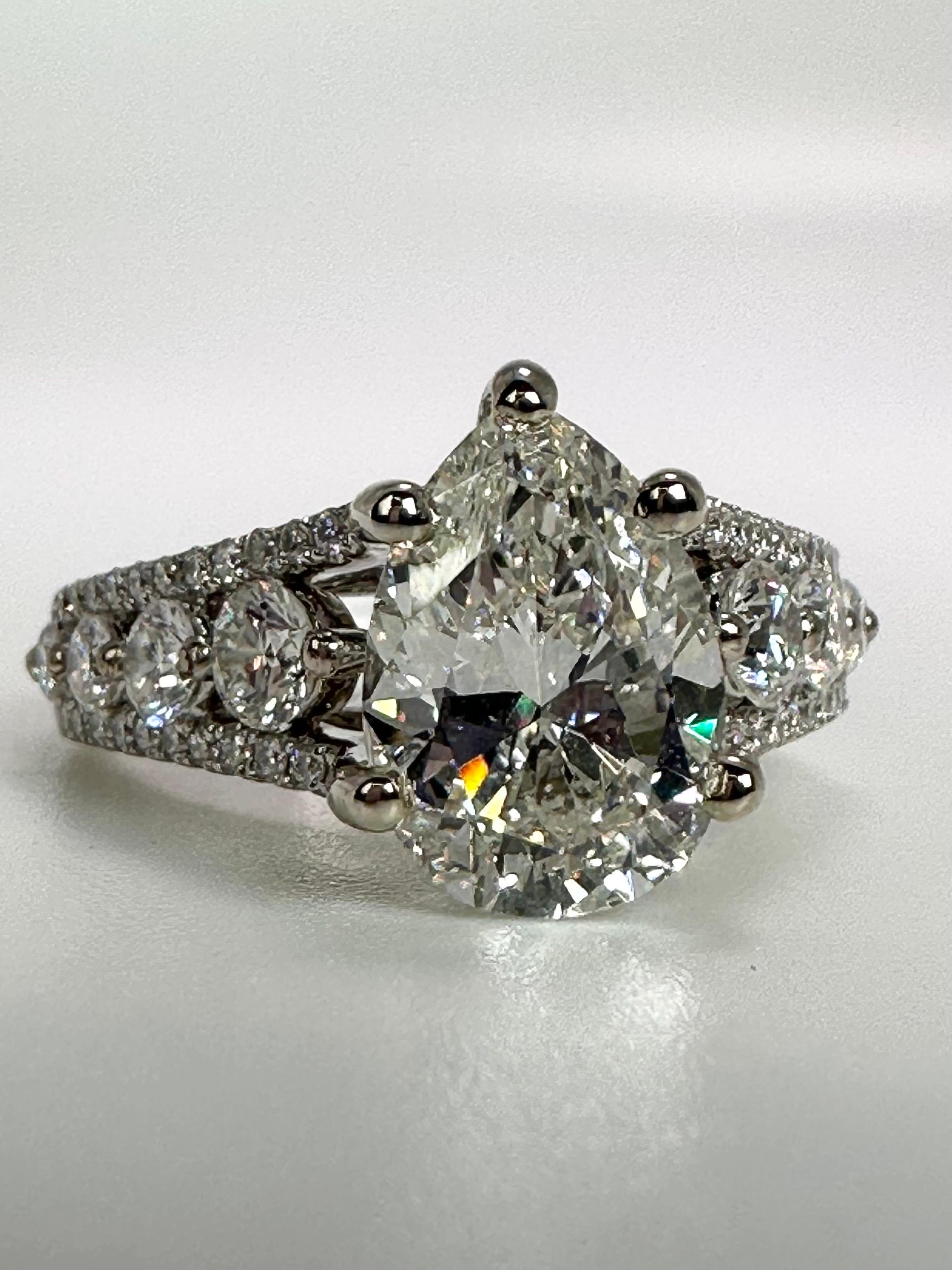 Stunning large diamond ring in platinum, well crafted in platinum with lots of small details! Certificate is available! The ring is made with quality in mind!

WHAT YOU GET AT STAMPAR JEWELERS:
Stampar Jewelers, located in the heart of Jupiter,