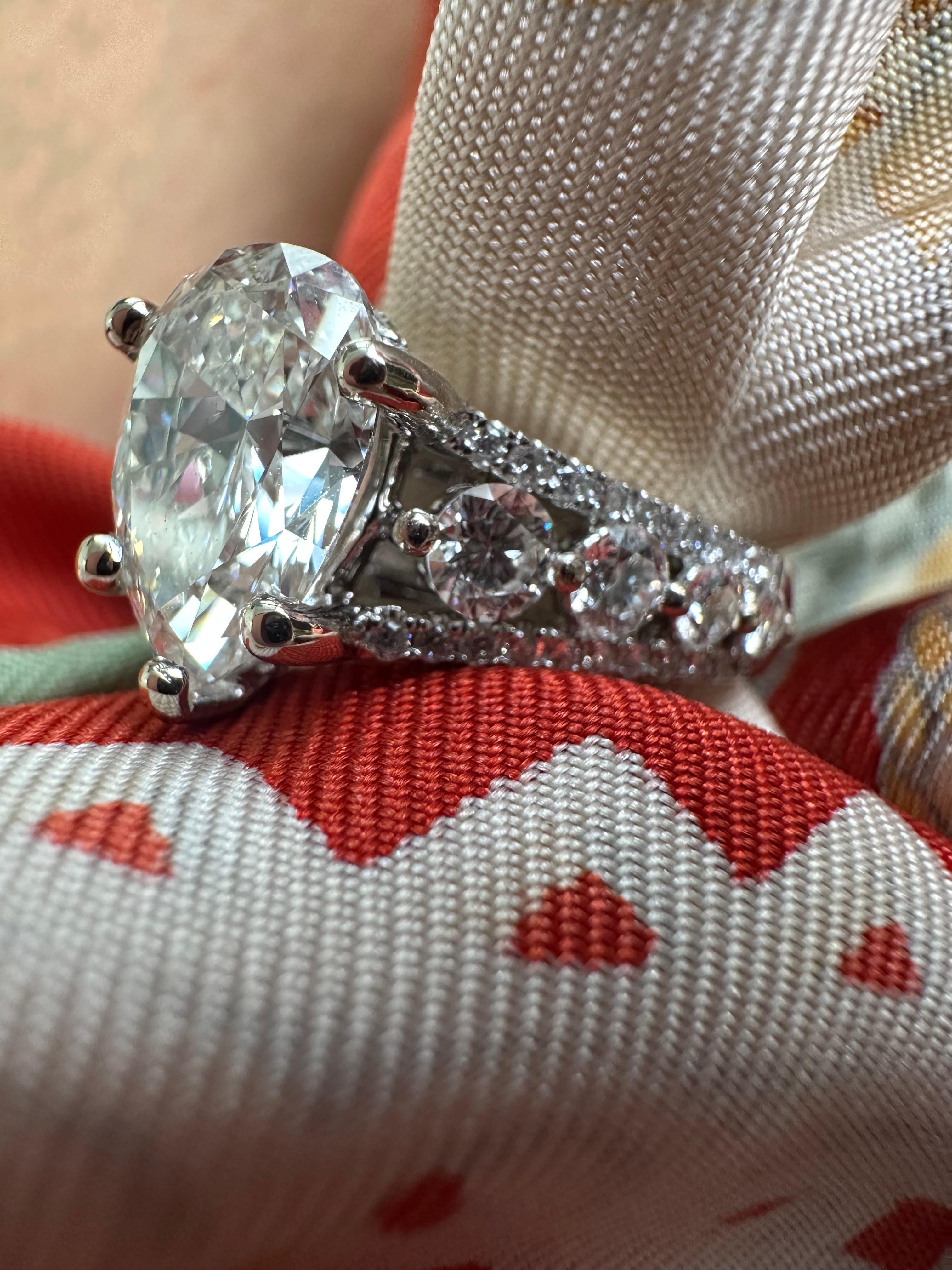 Pear Cut Stunning large diamond ring platinum For Sale