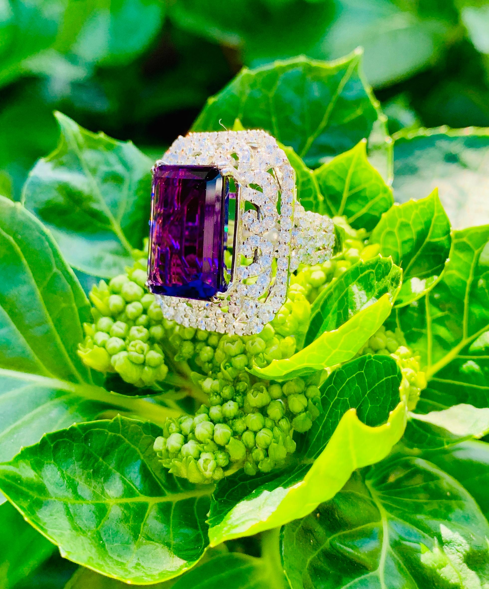 Stunning Large Emerald Cut Siberian Amethyst Diamond Ring in 18 Karat White Gold 4