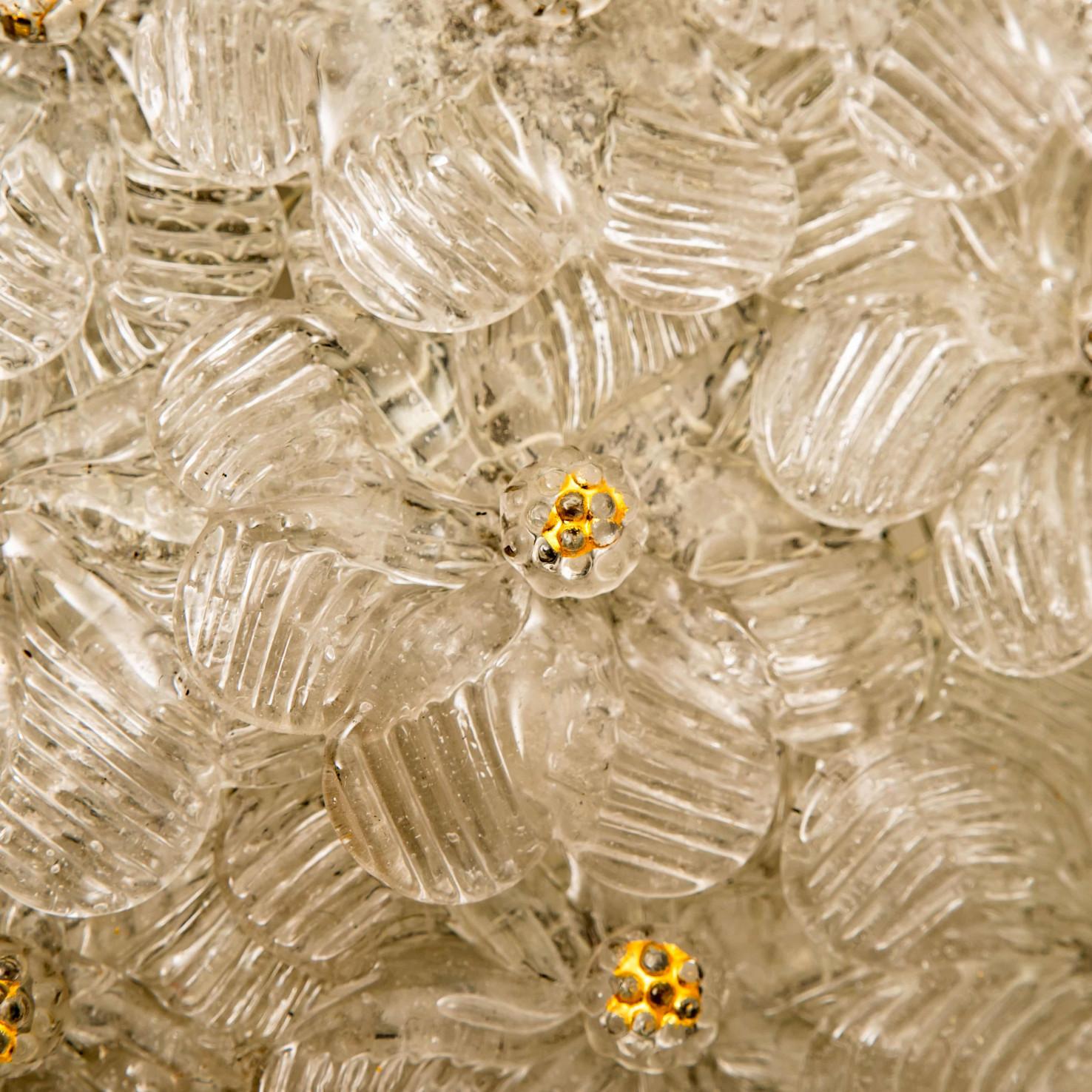 Atemberaubende große Einbaubeleuchtung mit Blumen im Stil von Barovier & Toso, Murano (Moderne der Mitte des Jahrhunderts) im Angebot