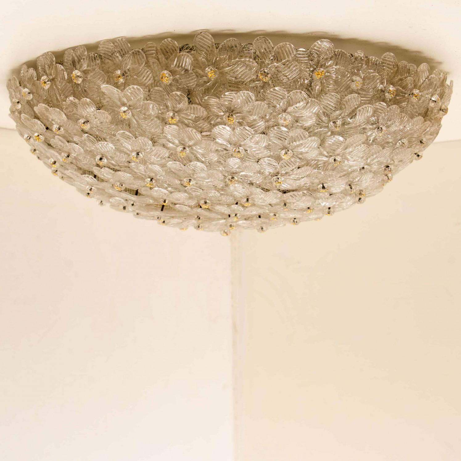 italien Superbe affleurant à grande fleur dans le style de Barovier&Toso, Murano en vente