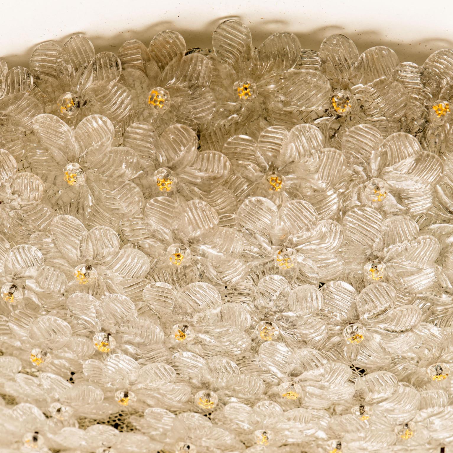 Atemberaubende große Einbaubeleuchtung mit Blumen im Stil von Barovier & Toso, Murano (Gemalt) im Angebot