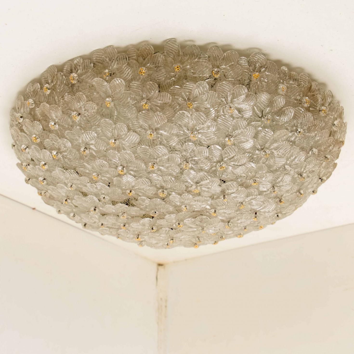 Superbe affleurant à grande fleur dans le style de Barovier&Toso, Murano Bon état - En vente à Rijssen, NL