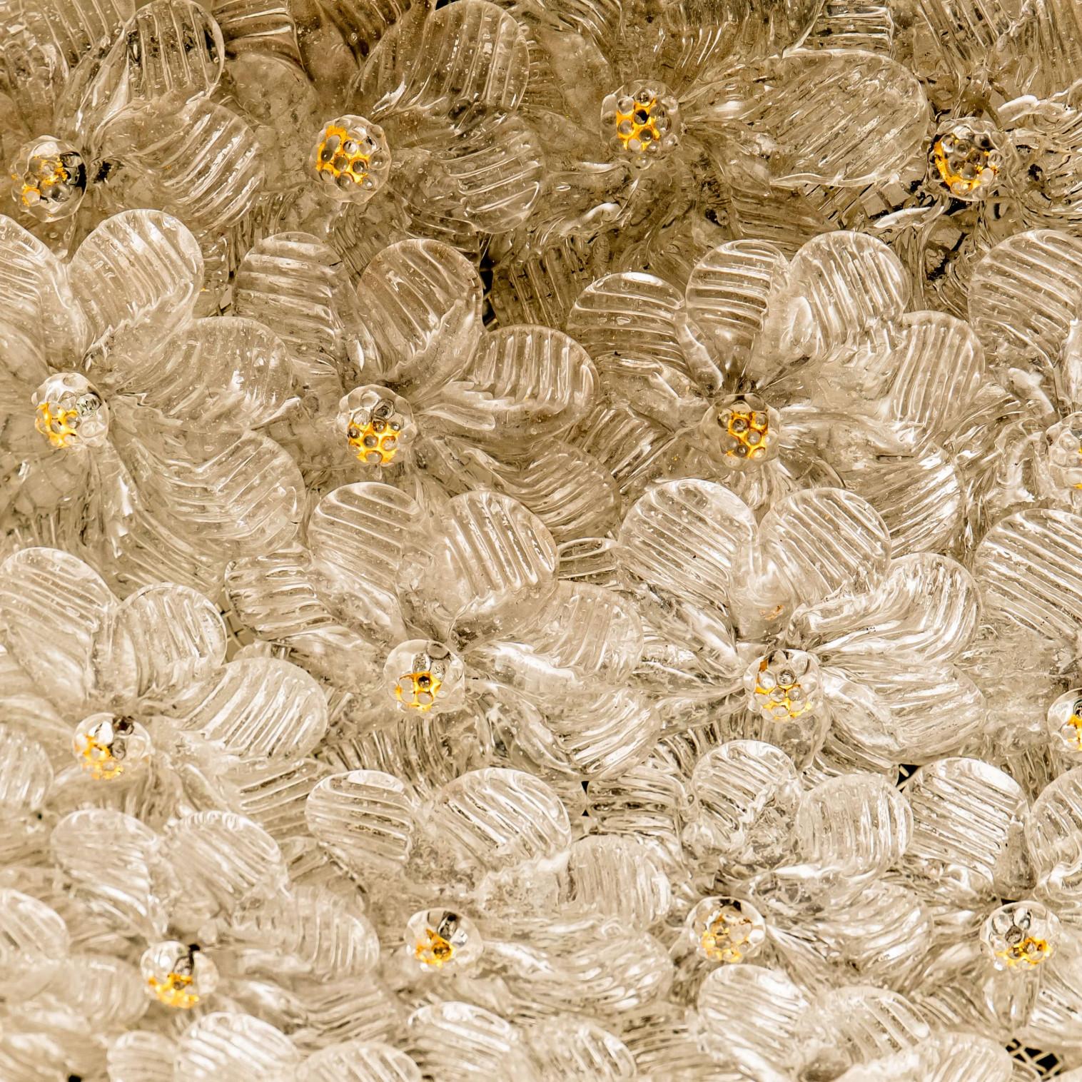 Atemberaubende große Einbaubeleuchtung mit Blumen im Stil von Barovier & Toso, Murano (20. Jahrhundert) im Angebot