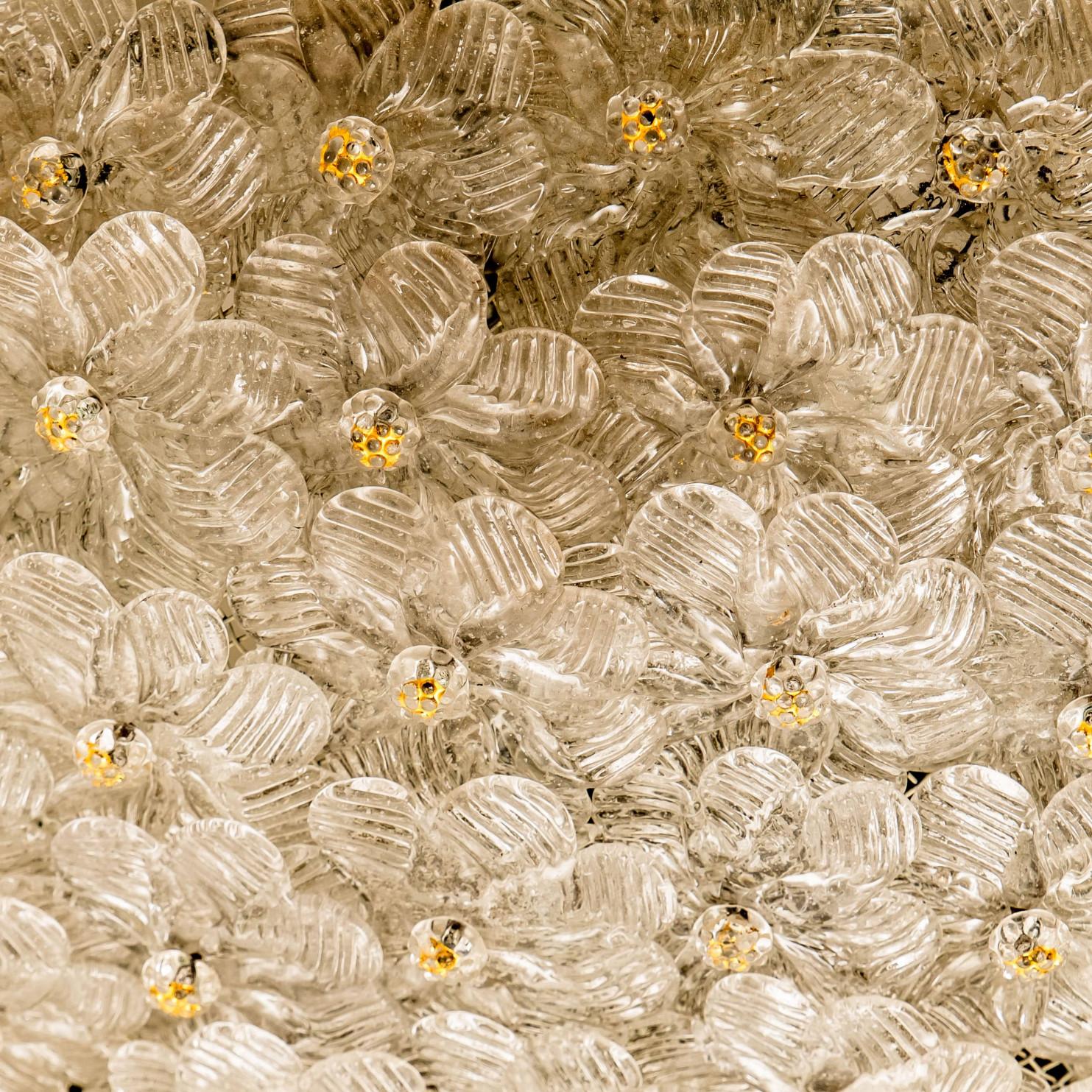 20ième siècle Superbe affleurant à grande fleur dans le style de Barovier&Toso, Murano en vente