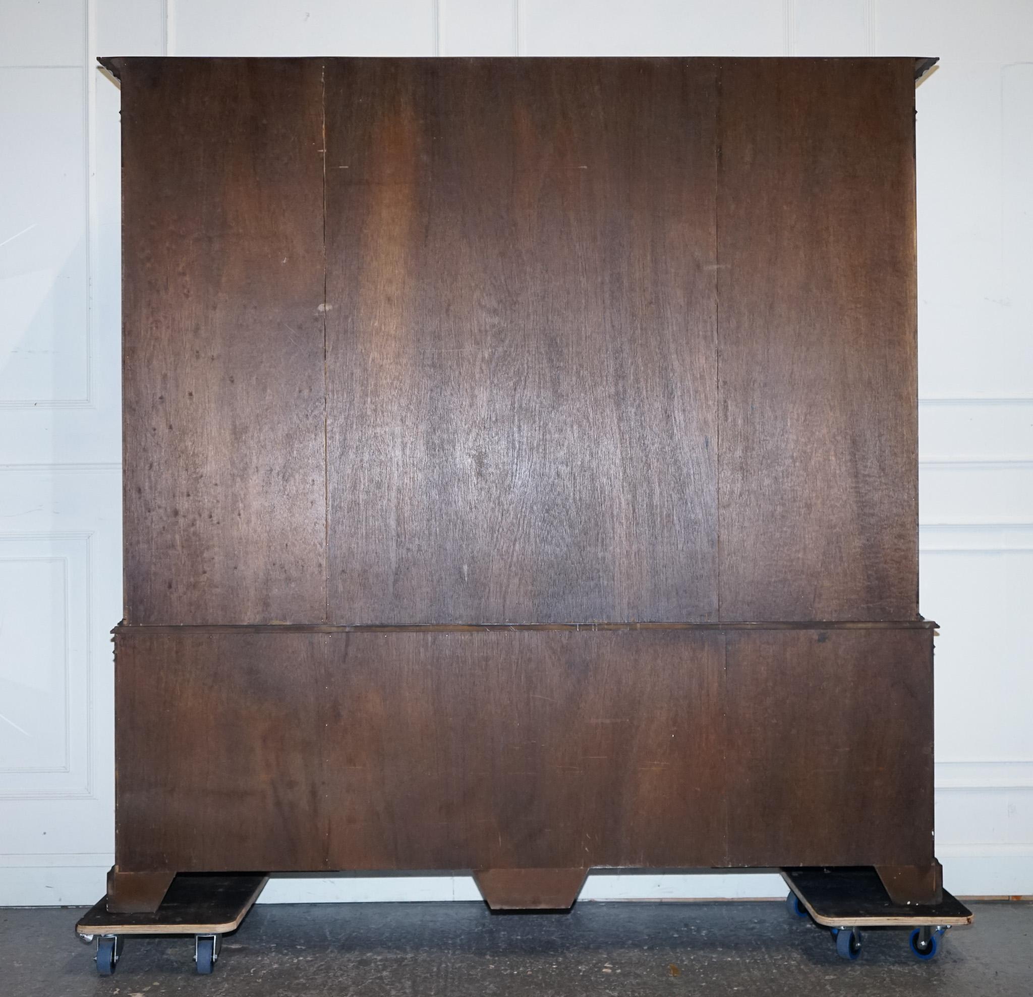 STUNNING LARGE GEORGIAN STYLE BURR WALNUT BREAKFRONT DISPLAY CABiNET BOOKCASE in vendita 13