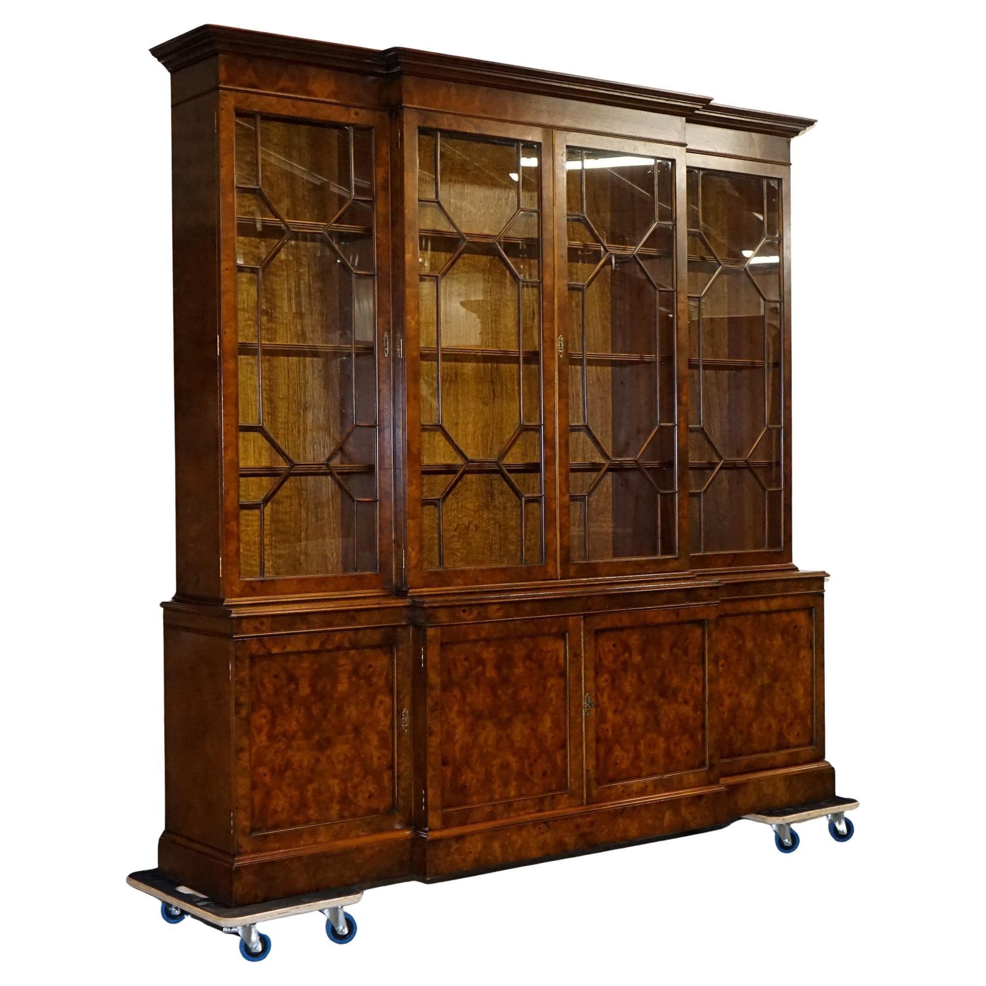 STUNNING LARGE GEORGIAN STYLE BURR WALNUT BREAKFRONT DISPLAY CABiNET BOOKCASE