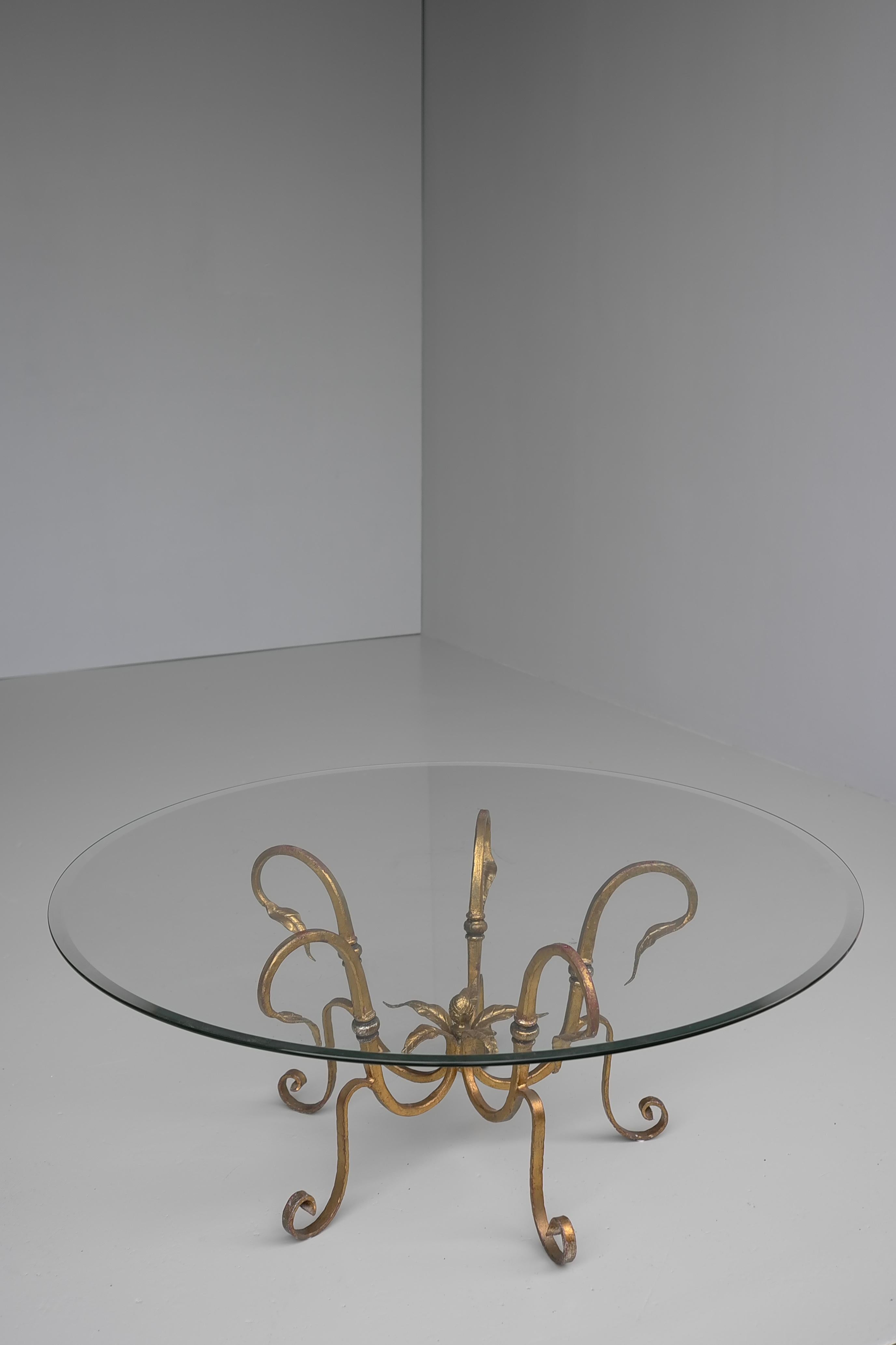 Stunning Large Gilded Iron Flower Leaf Scroll Coffee Table, France circa 1960's In Good Condition For Sale In Den Haag, NL
