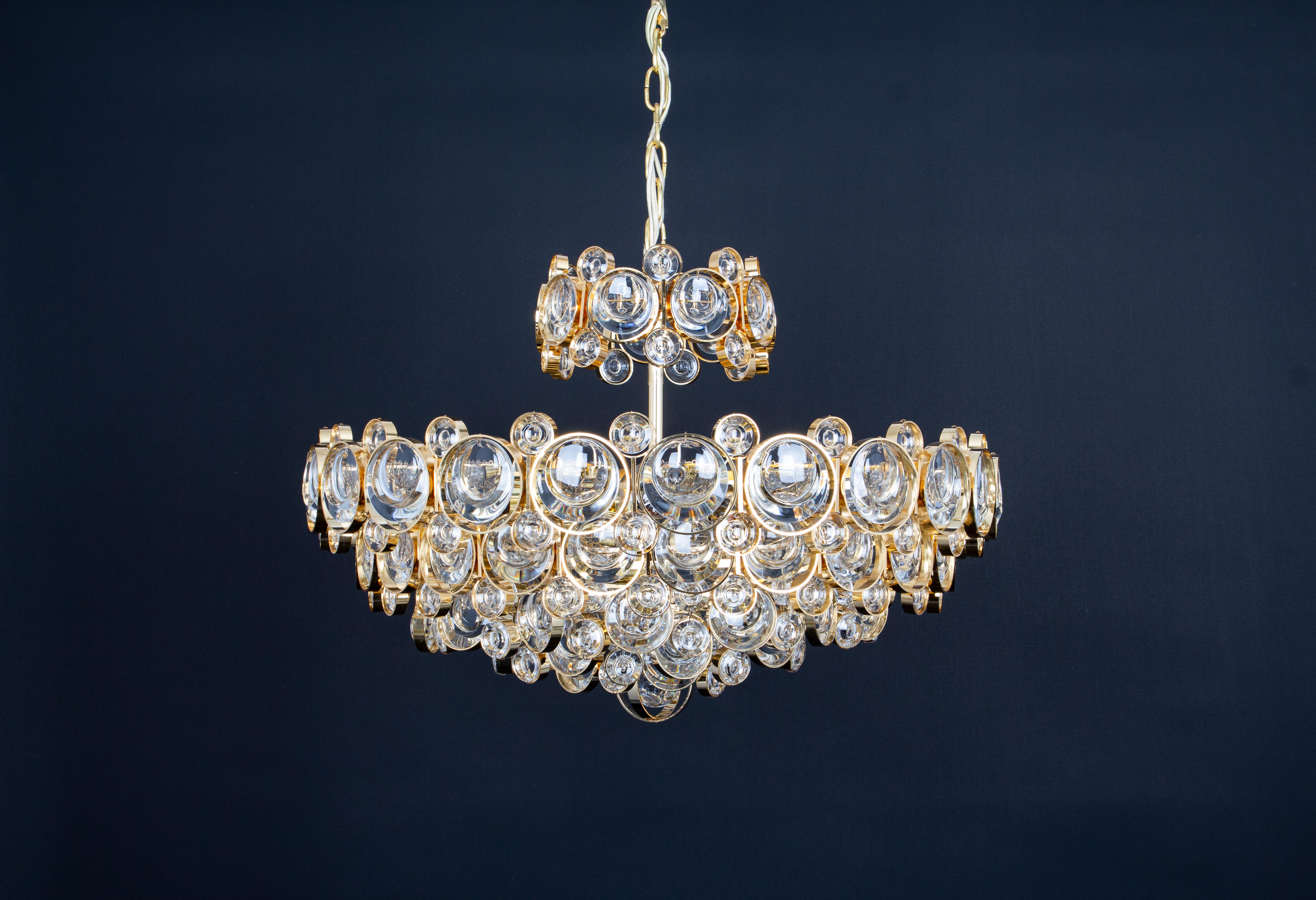 1 of 2 Stupendo lampadario di grandi dimensioni in ottone dorato, Sciolari, Palwa, Germania, anni '70 in vendita 3