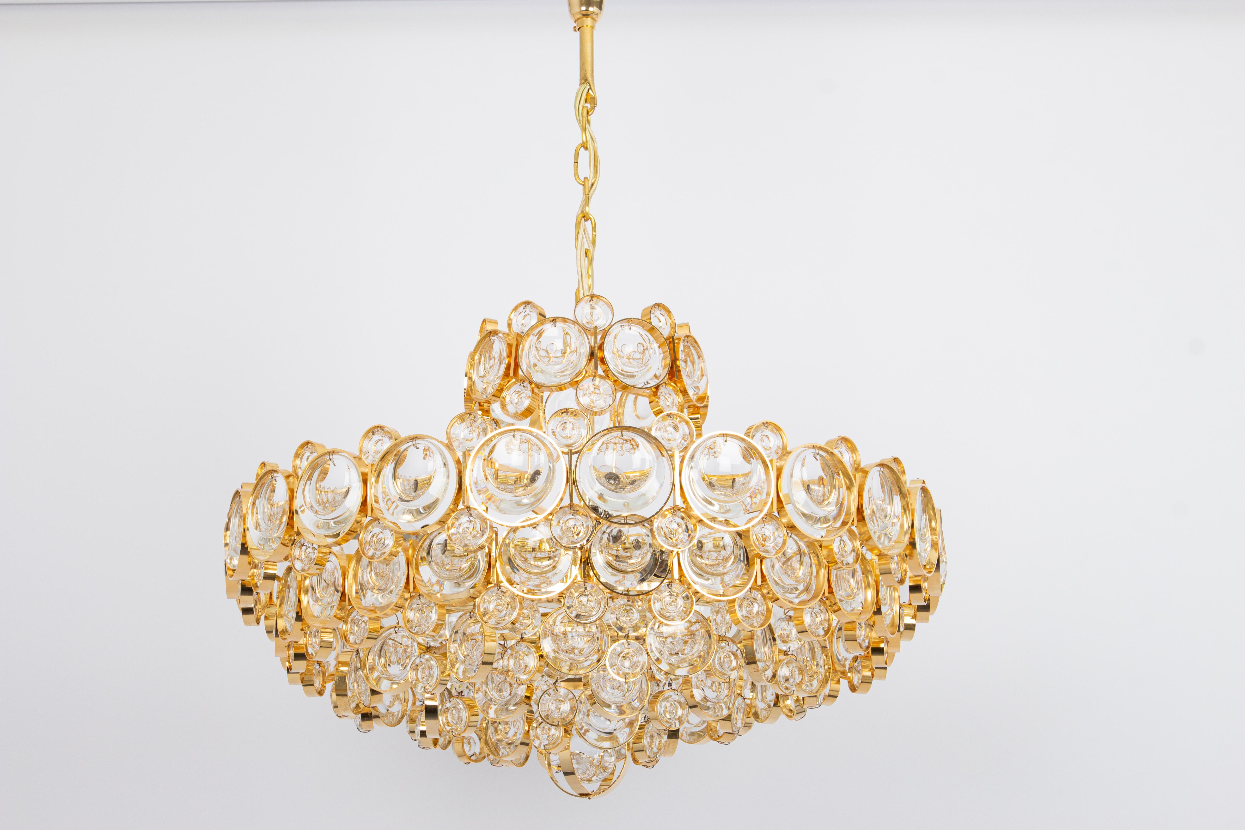 1 of 2 Stunning Large Gilt Brass Chandelier, Sciolari, Palwa, Germany, 1970s In Good Condition For Sale In Aachen, NRW