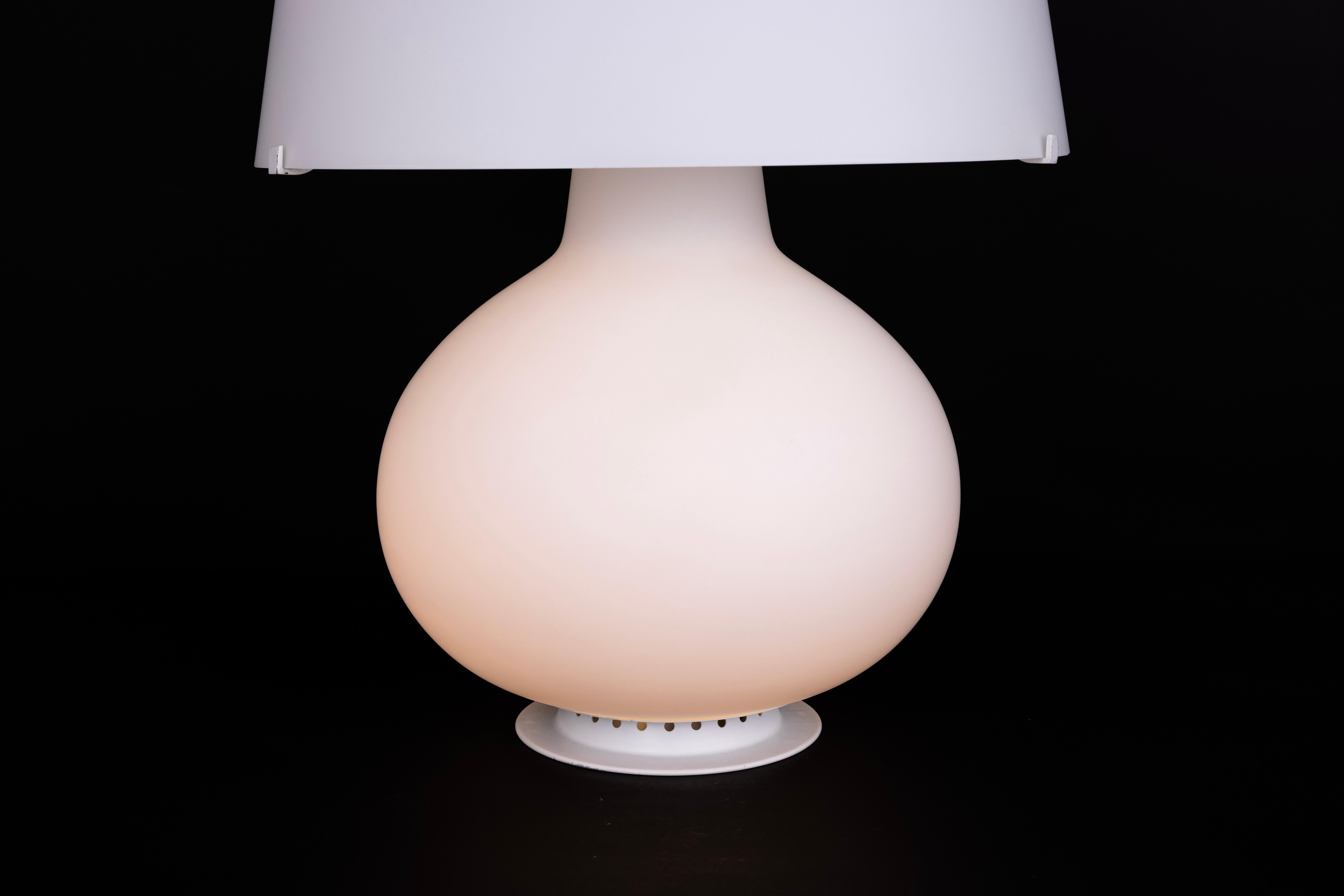 Stunning Large Glass Table Lamps by Fontana Arte, Italy , 1980s Moderno de mediados de siglo en venta