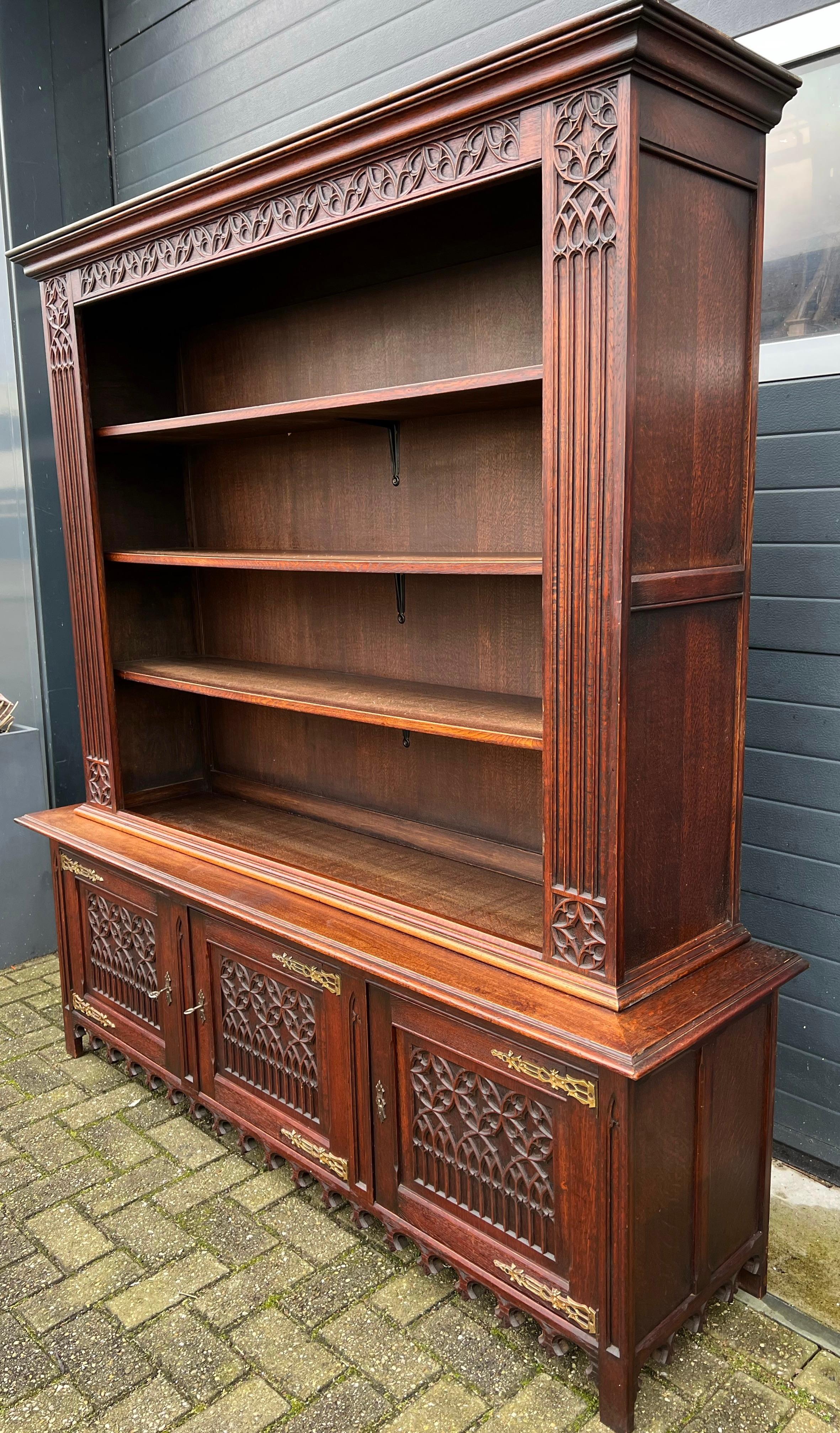 Stunning & Large Gothic Revival Hand Carved Oak Bookcase / Television Cabinet For Sale 3