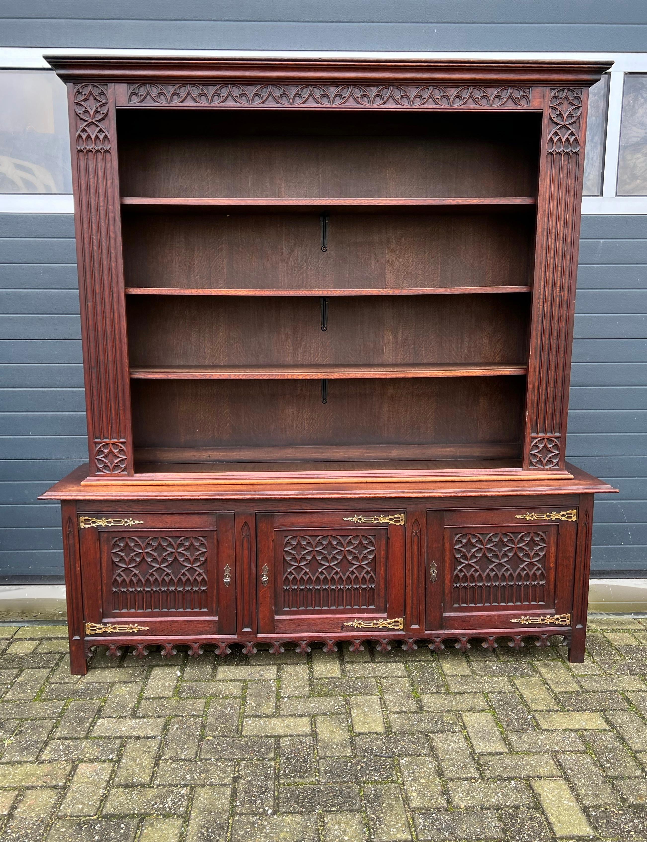 Stunning & Large Gothic Revival Hand Carved Oak Bookcase / Television Cabinet For Sale 4