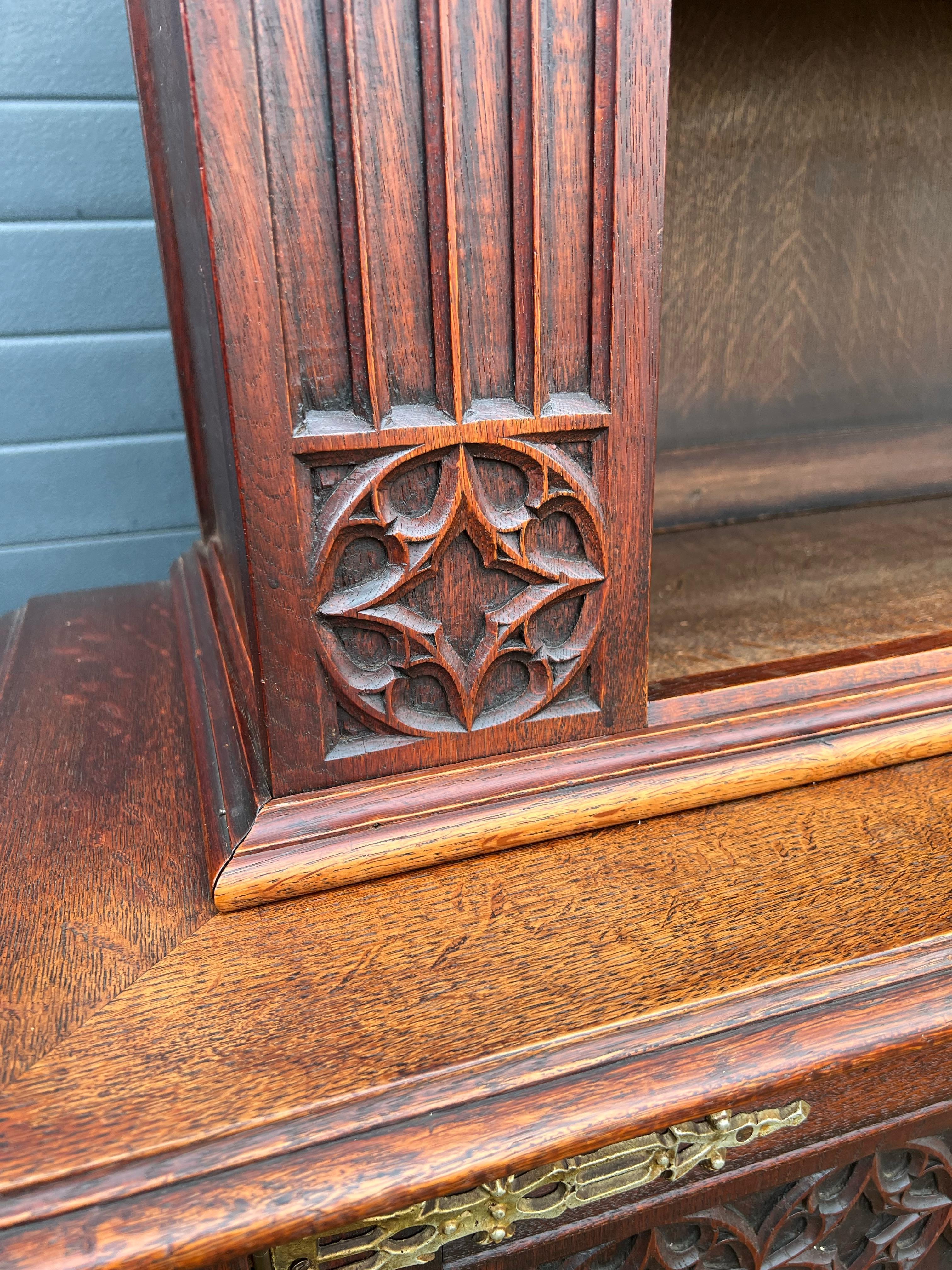 Stunning & Large Gothic Revival Hand Carved Oak Bookcase / Television Cabinet For Sale 5