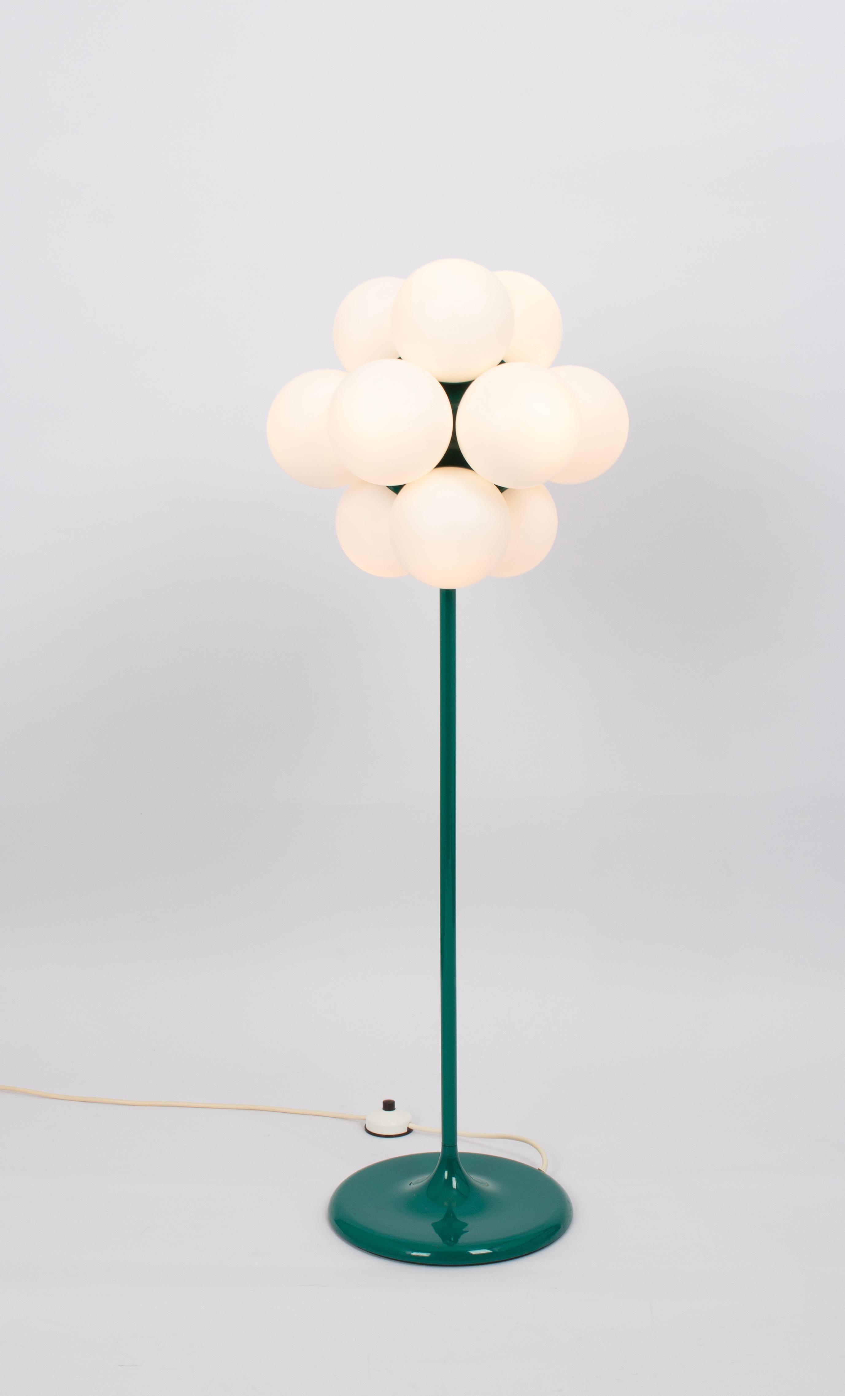 Atemberaubende große grüne Stehlampe von Kaiser, Deutschland, 1970er Jahre im Angebot 3