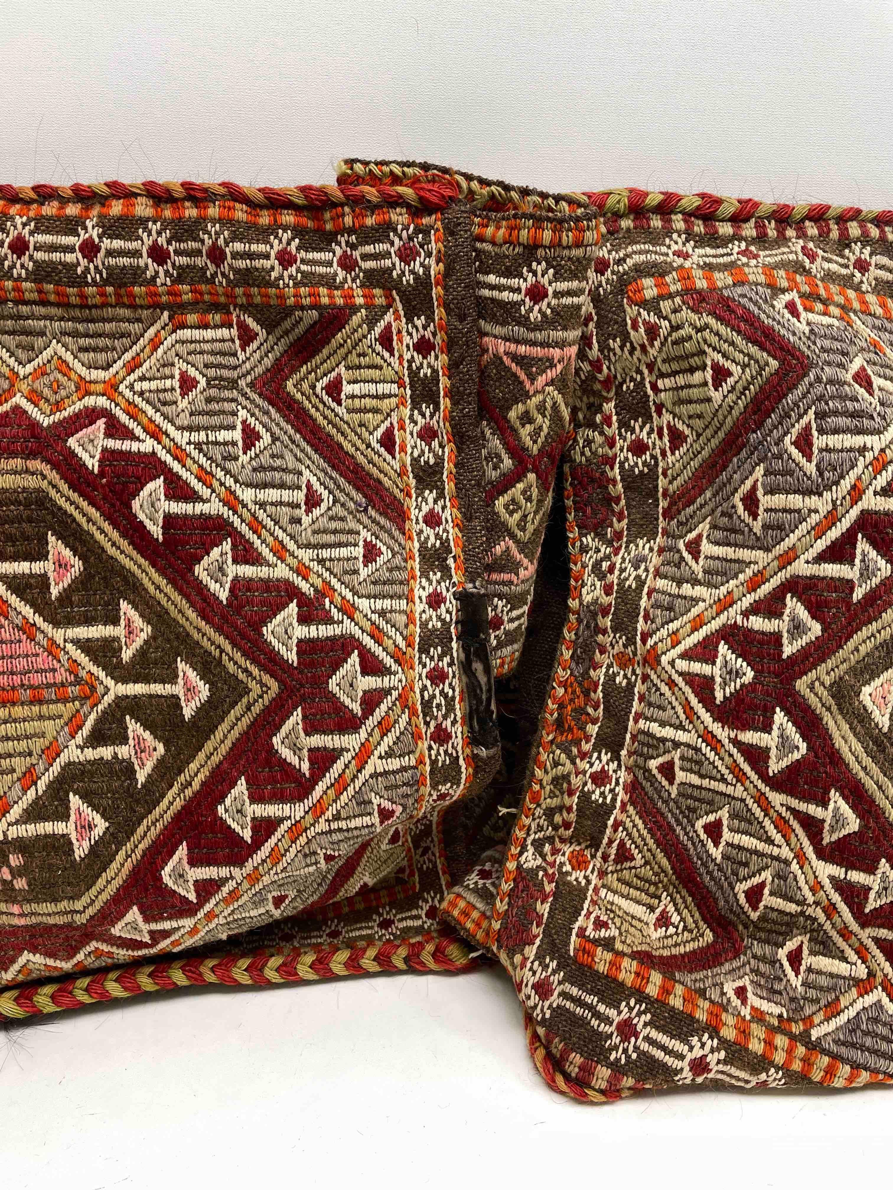 pillow in arabic