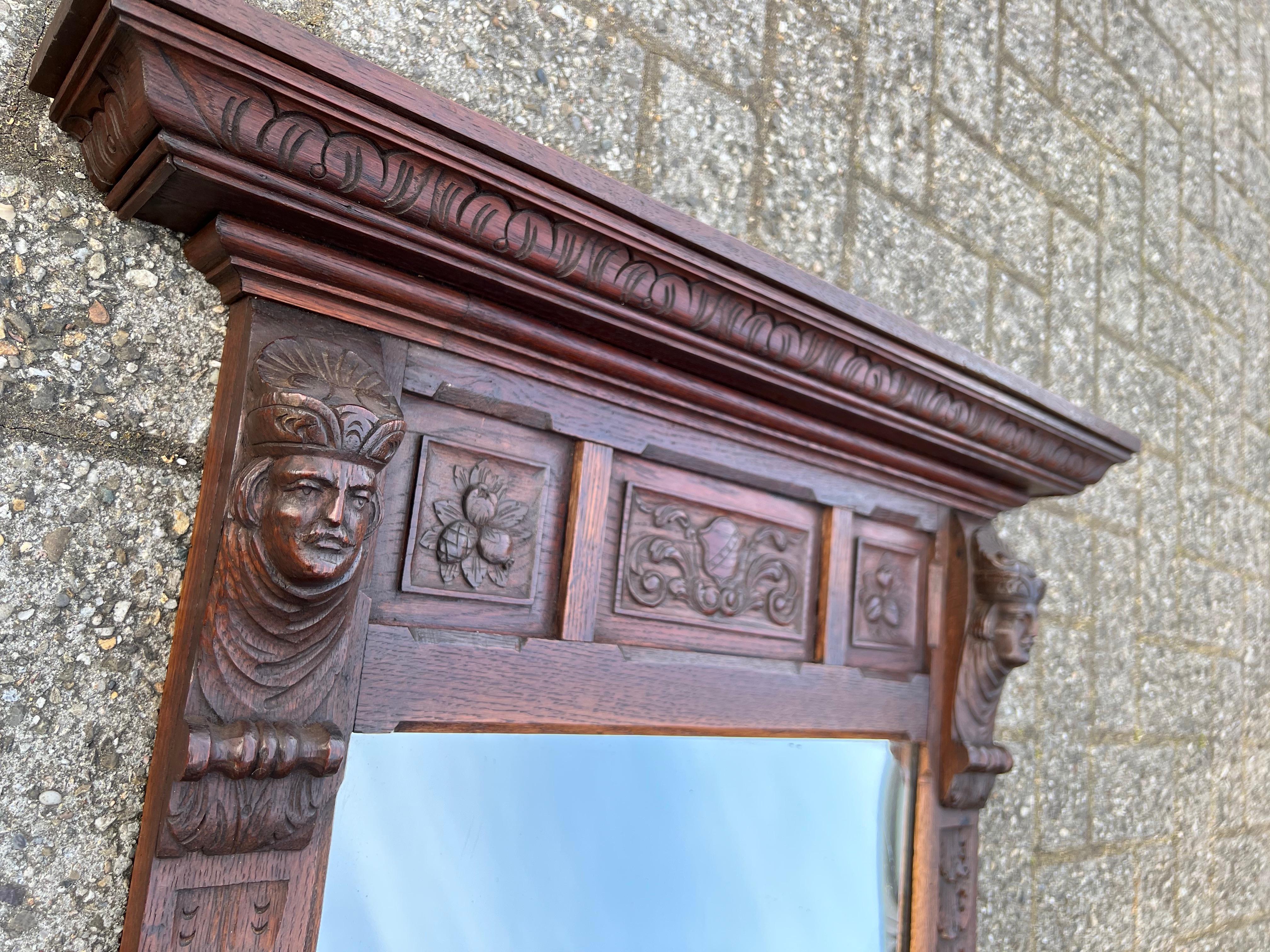Stupendo grande specchio da parete in Oak olandese intagliato a mano con sculture di Lord, circa 1880 In condizioni buone in vendita a Lisse, NL