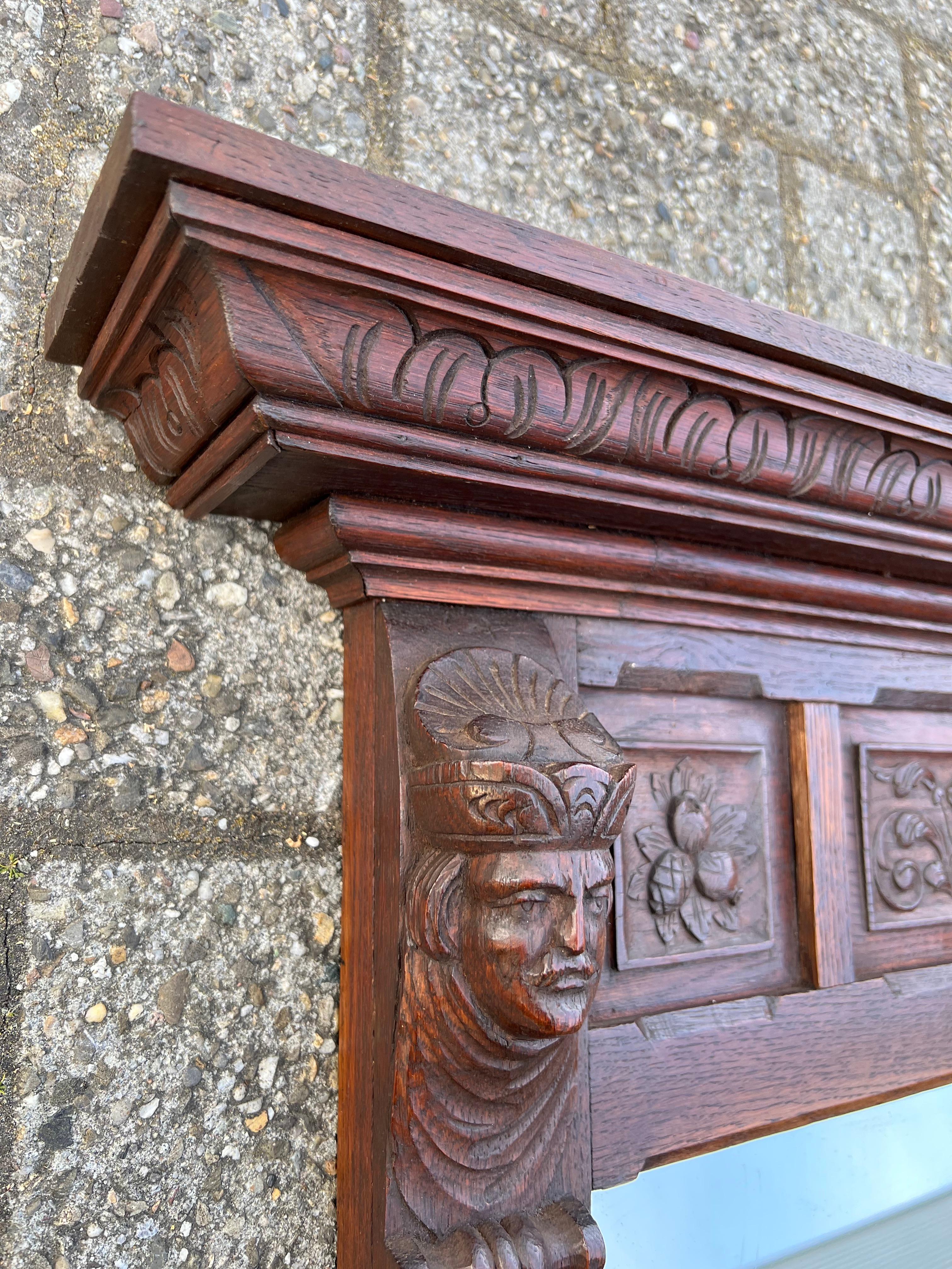 Specchio Stupendo grande specchio da parete in Oak olandese intagliato a mano con sculture di Lord, circa 1880 in vendita