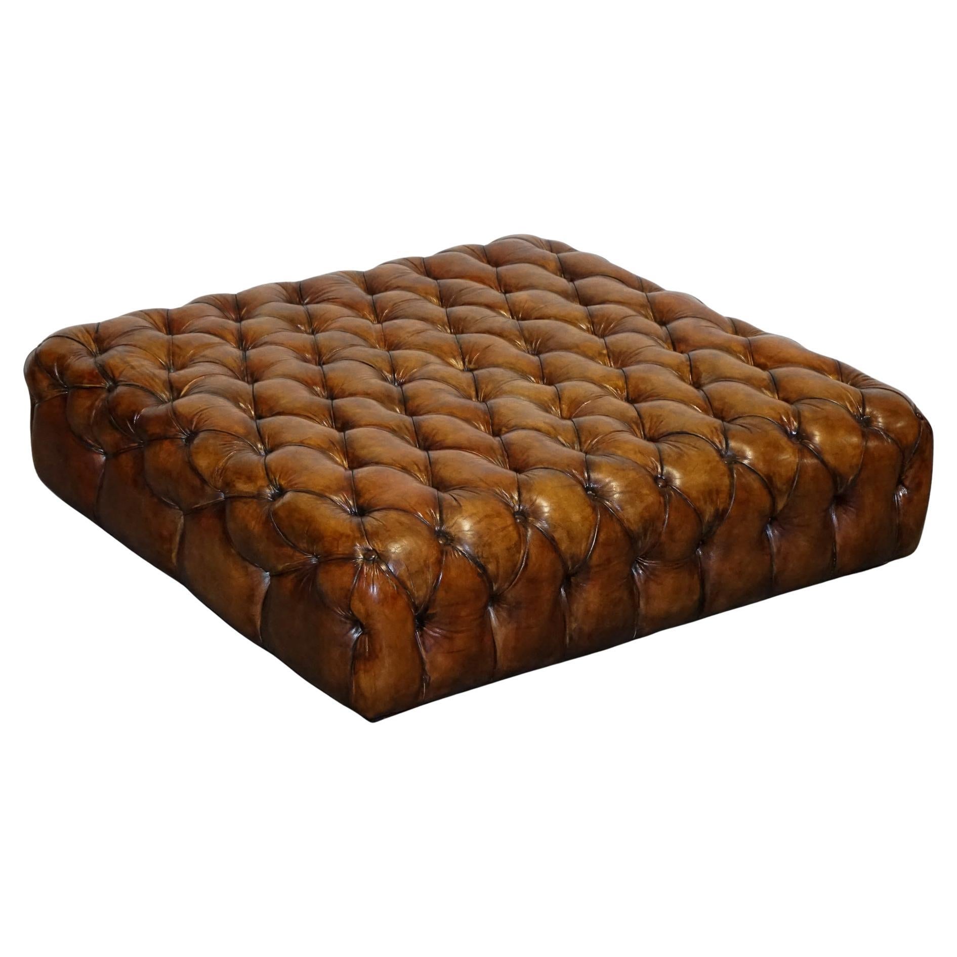 grand ottoman en cuir marron teint à la main de Chesterfield