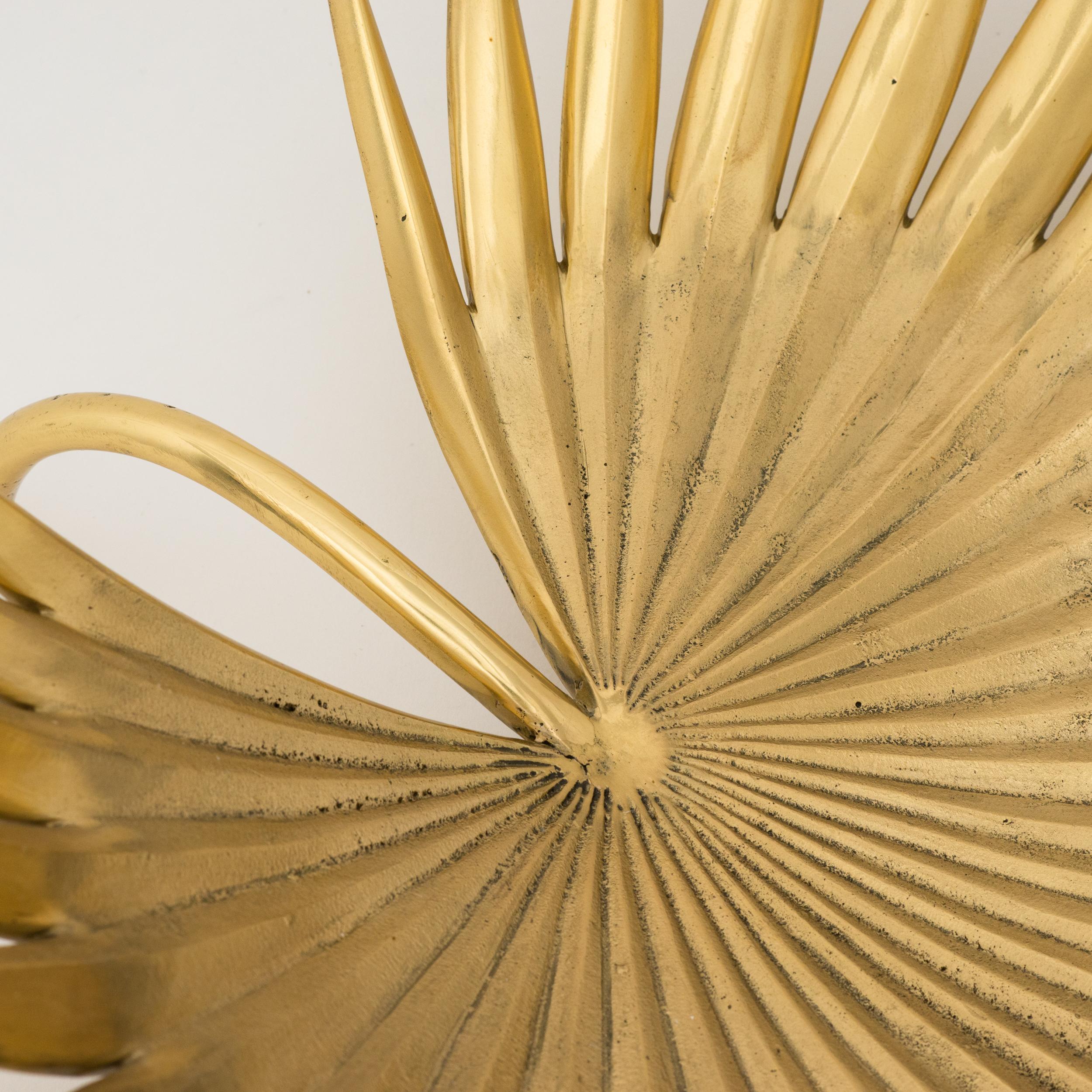 Sculpture décorative en laiton coulé, grand bol avec feuilles de palmier, fait à la main en vente 3